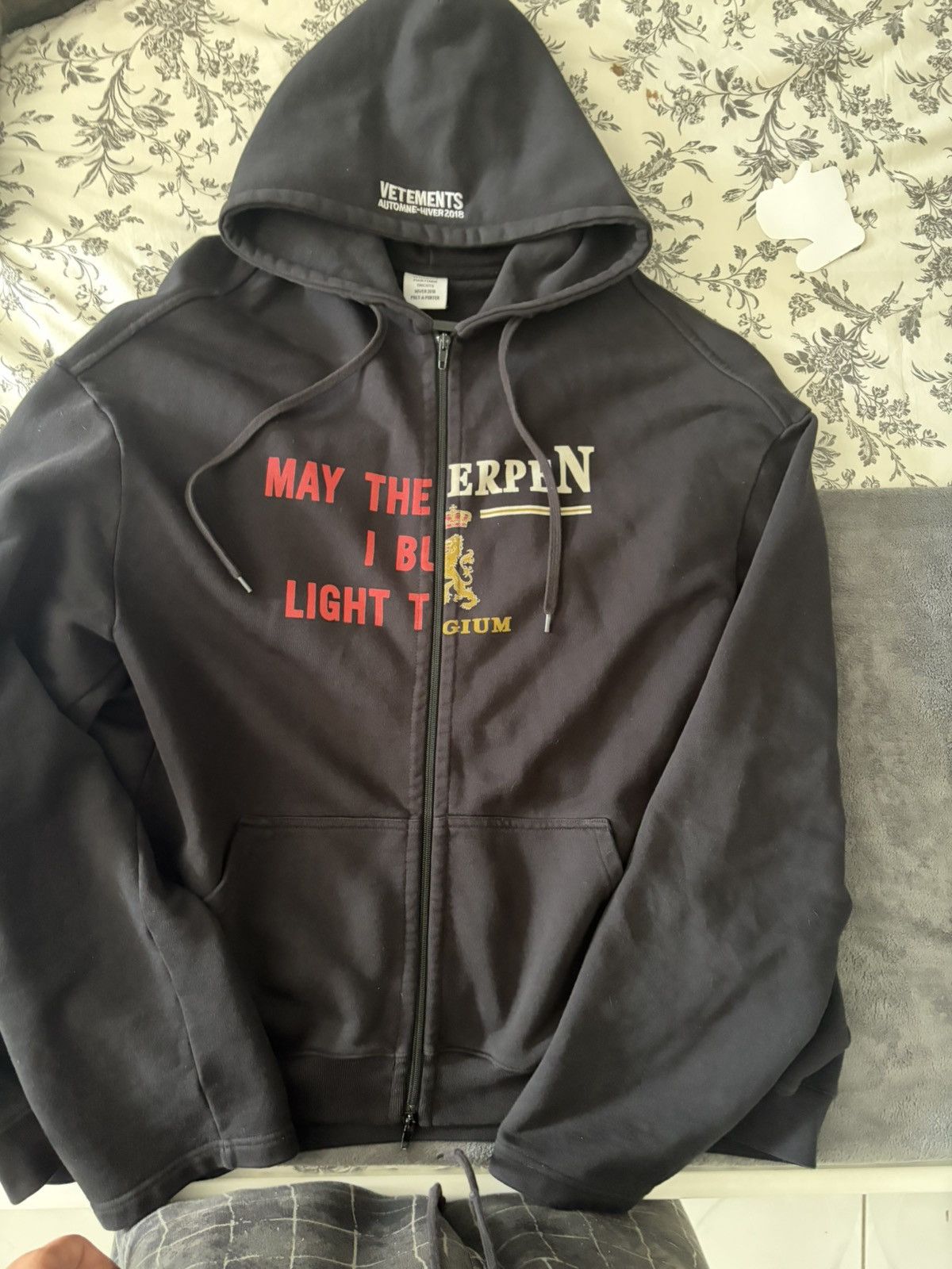 Vetements AW18 Vetements May the bridges x Antwerpen Split Zip