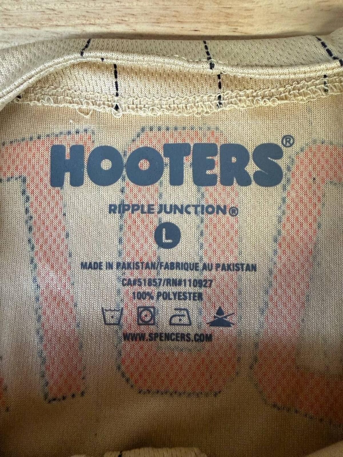 Other 2010s Hooters Owl Baseball Jersey Tan Pinstripe Large Y2K Size ONE SIZE - 3 Thumbnail