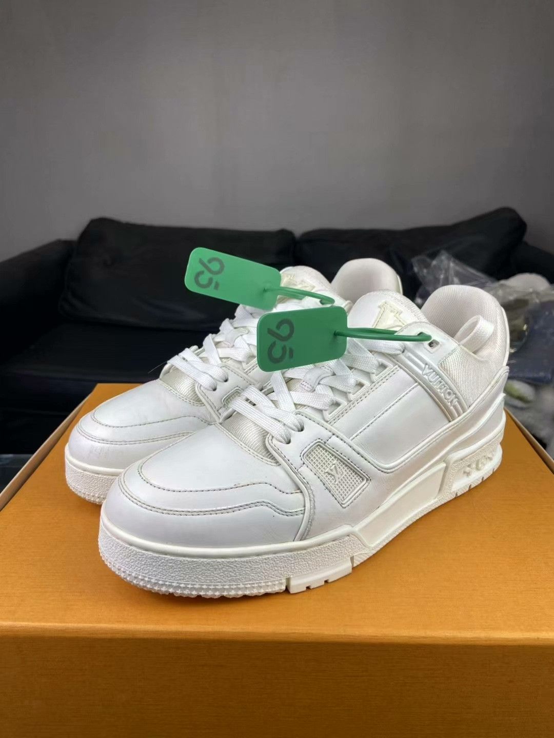 Louis Vuitton Louis Vuitton Training White Lowtop Sneakers 40 Men Size US 7.5 / EU 40-41 - 1 Thumbnail
