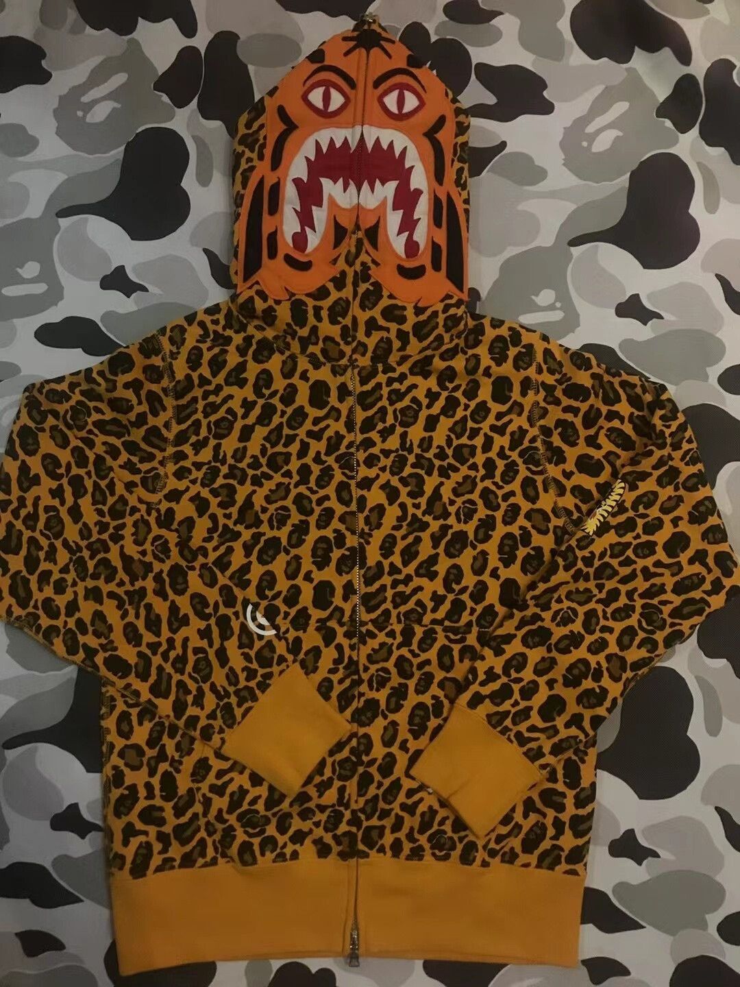 Bape Bape Multi Shark Sweatshirt Pullover Size US S / EU 44-46 / 1 - 1 Thumbnail