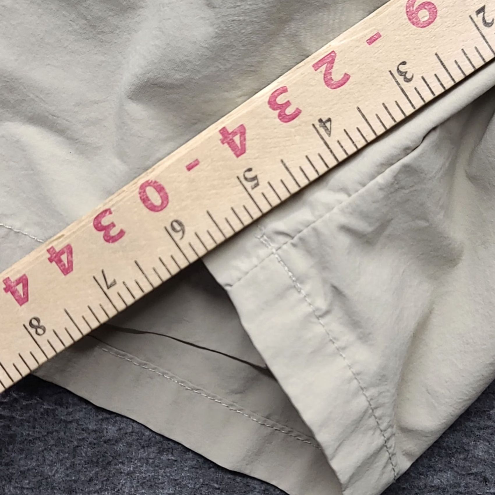 Vintage Columbia PFG Shorts Womens S Regular Beige Nylon Microfiber Cargo Front Zipper Logo Pocket Outdoors 6in Inseam Fall Spring Summer Fish Hiking Walking Size 28" / US 6 / IT 42 - 5 Thumbnail