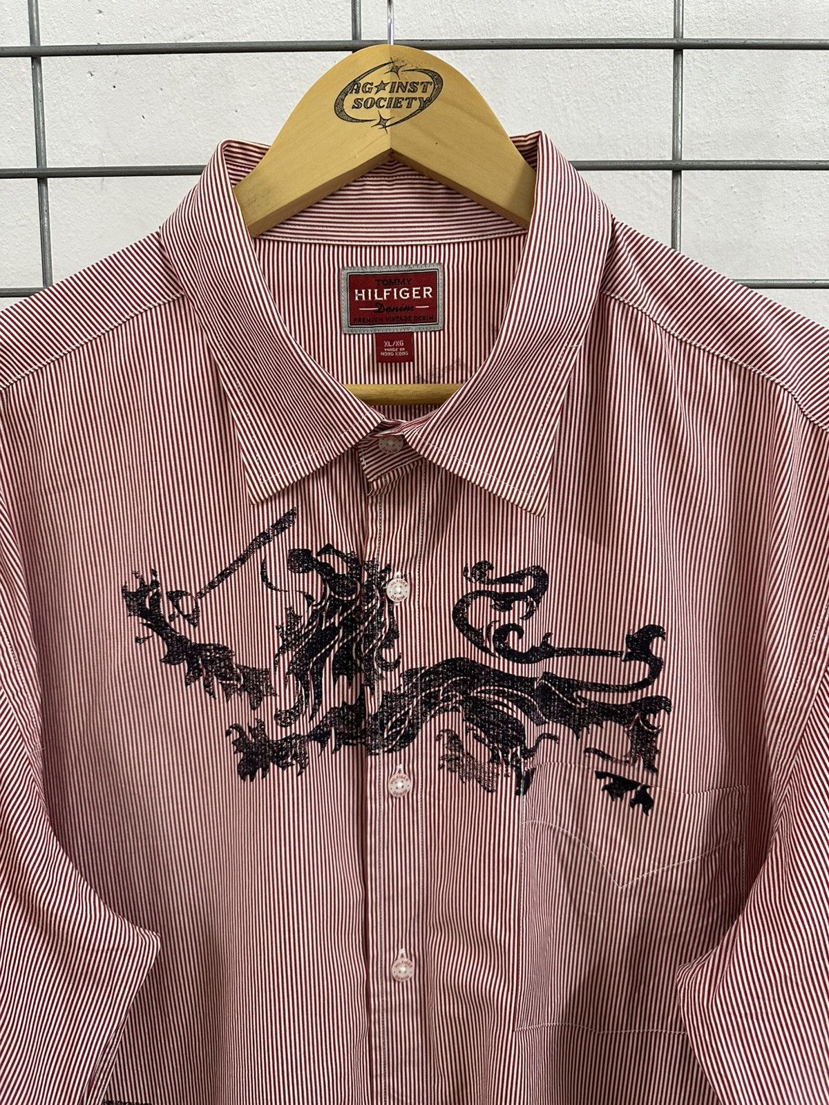 Tommy Hilfiger Rare Beautiful Tommy Hilfiger Dragon Design Hickory Shirt Size US XL / EU 56 / 4 - 4 Thumbnail