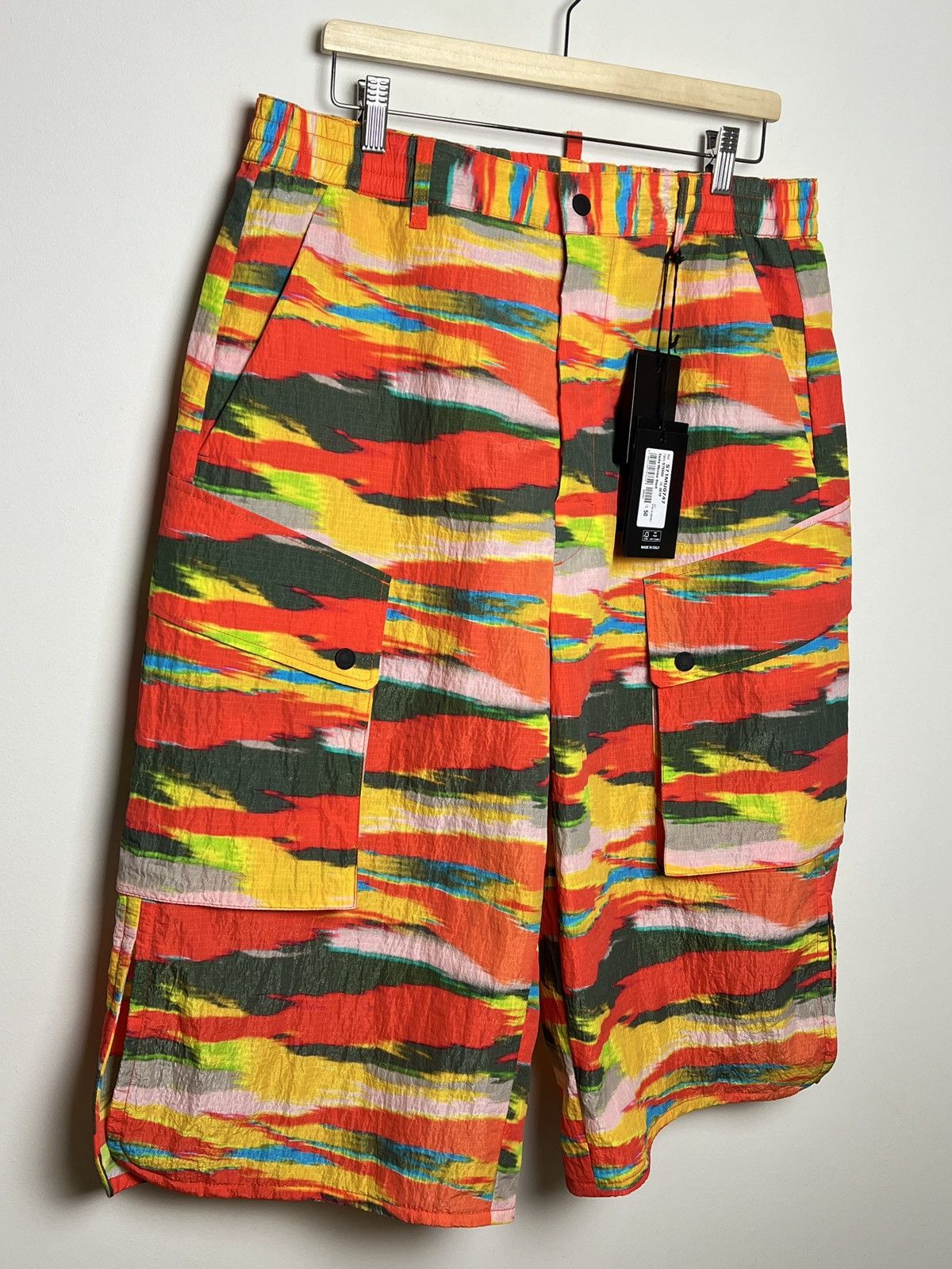 Dsquared2 900$ dsquared2 shimmer nylon ripstop camo cargo shorts m-l Size US 34 / EU 50 - 11 Thumbnail