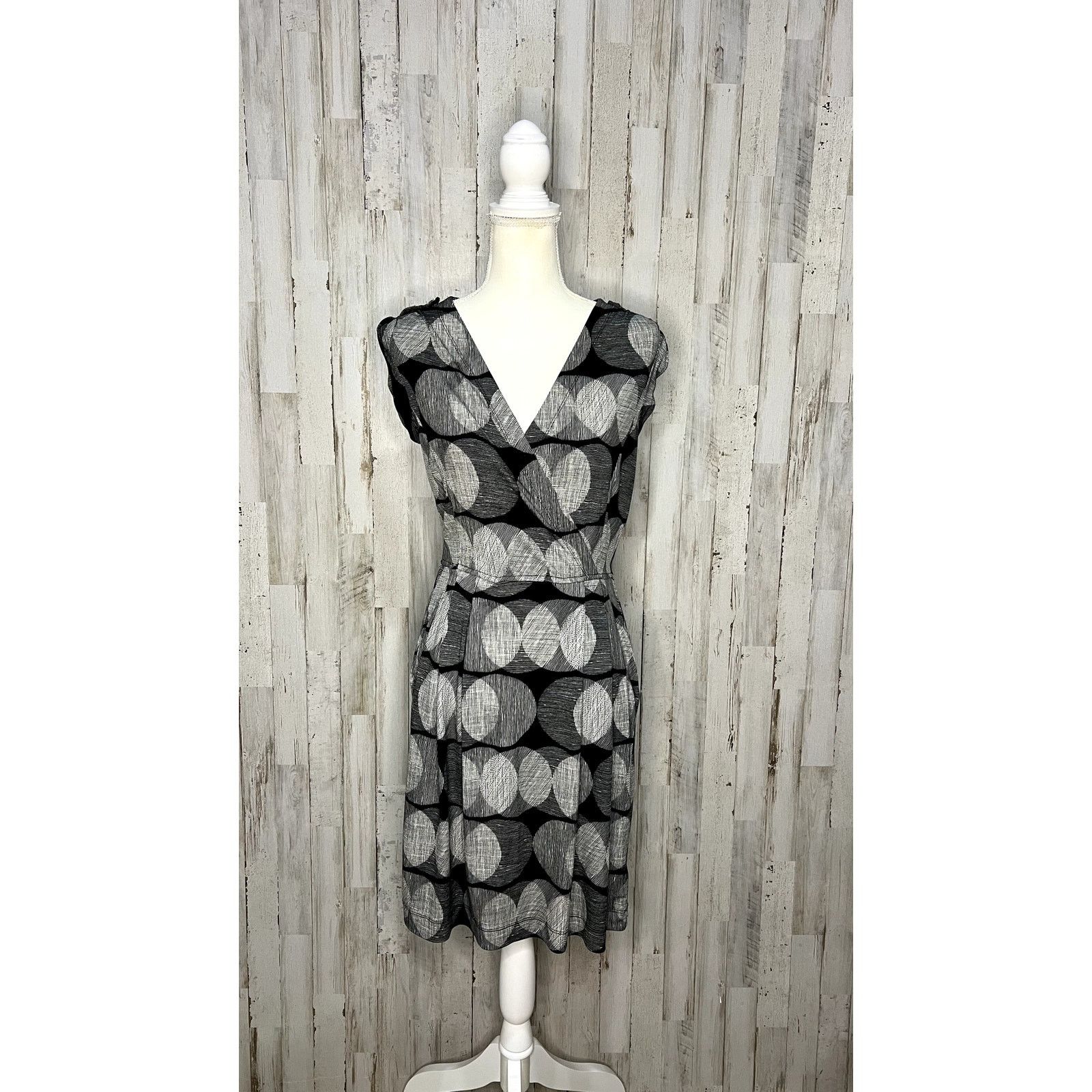 Banana Republic Banana Republic Women's XS Black & White Circular Dress Size XS / US 0-2 / IT 36-38 - 2 Thumbnail
