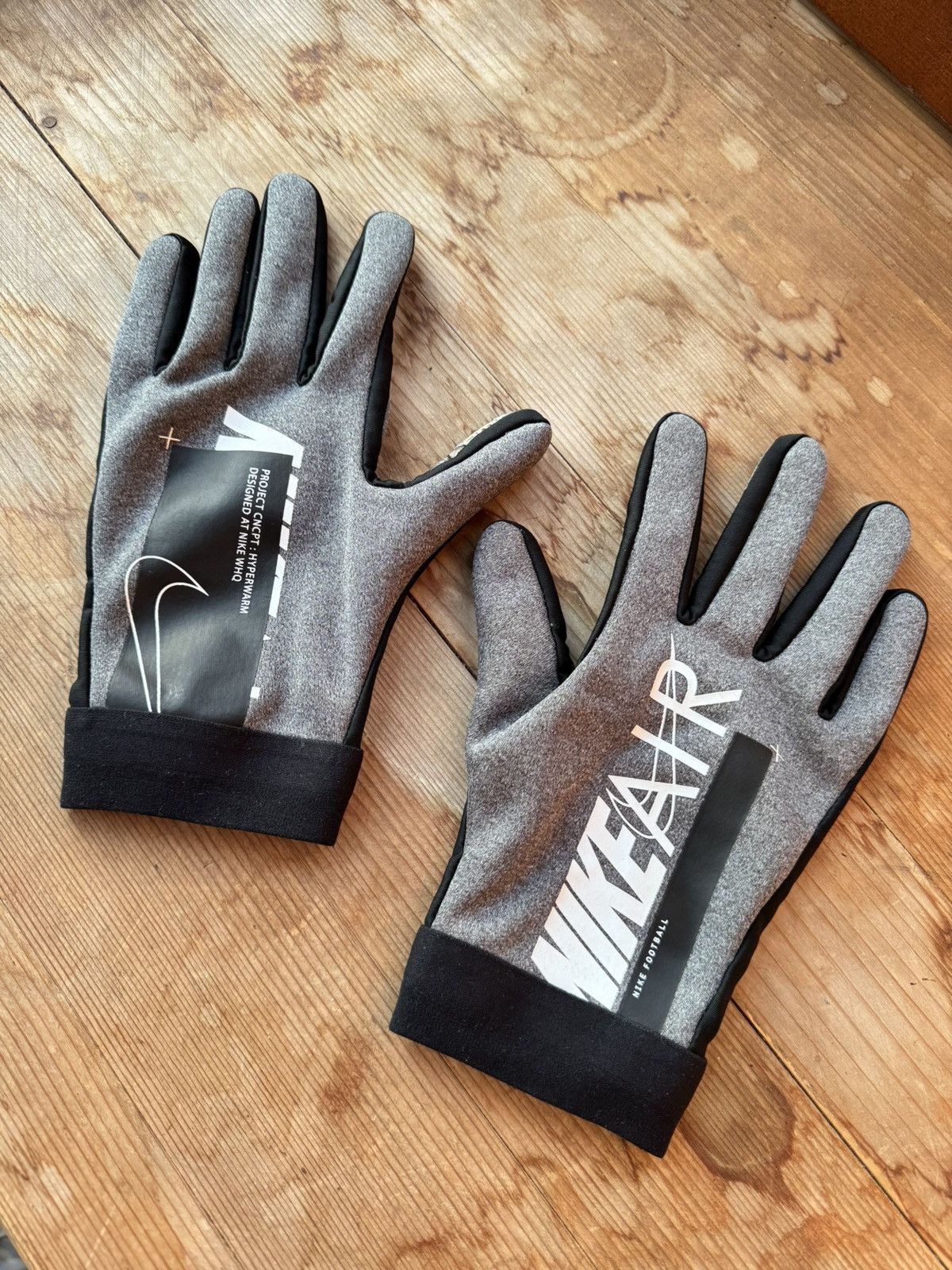 Nike Nike Air Sport Gloves Drill Y2K Style Hype Size ONE SIZE - 1 Thumbnail