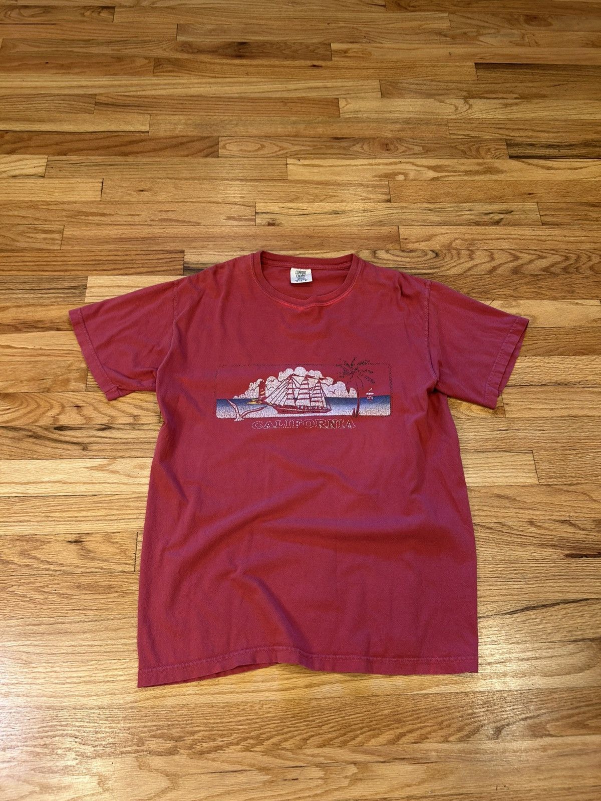 Other Red California graphic tee w palm trees and sailboat Size US M / EU 48-50 / 2 - 1 Thumbnail