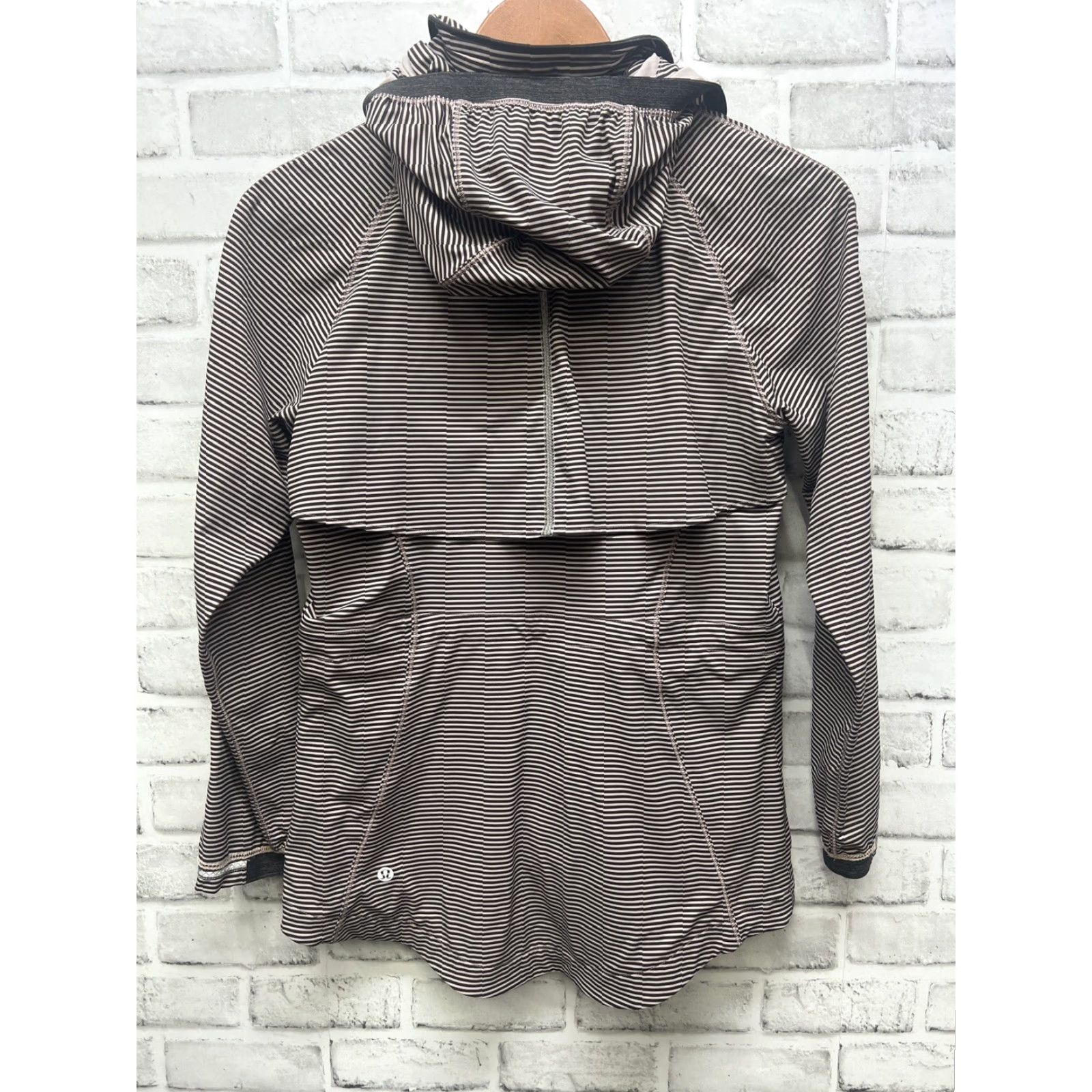 Lululemon Lululemon Women’s Striped Hooded Athletic Jacket Pink/Black Sz 4 - Women's Activewear Jacket Size S / US 4 / IT 40 - 4 Thumbnail
