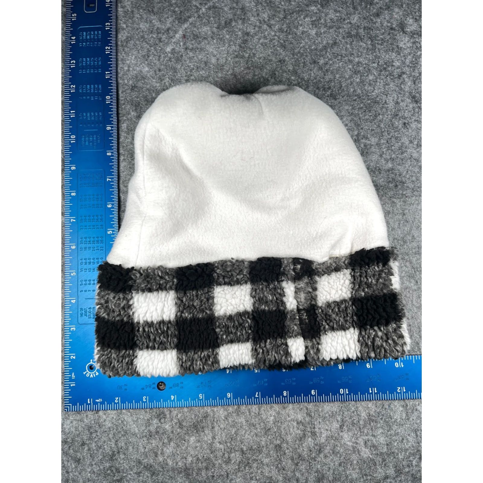 Vintage Holiday Time Snowman Beanie Toque Adult One Size White Black Plaid Fleece 100% Polyester Pom Size ONE SIZE - 7 Thumbnail