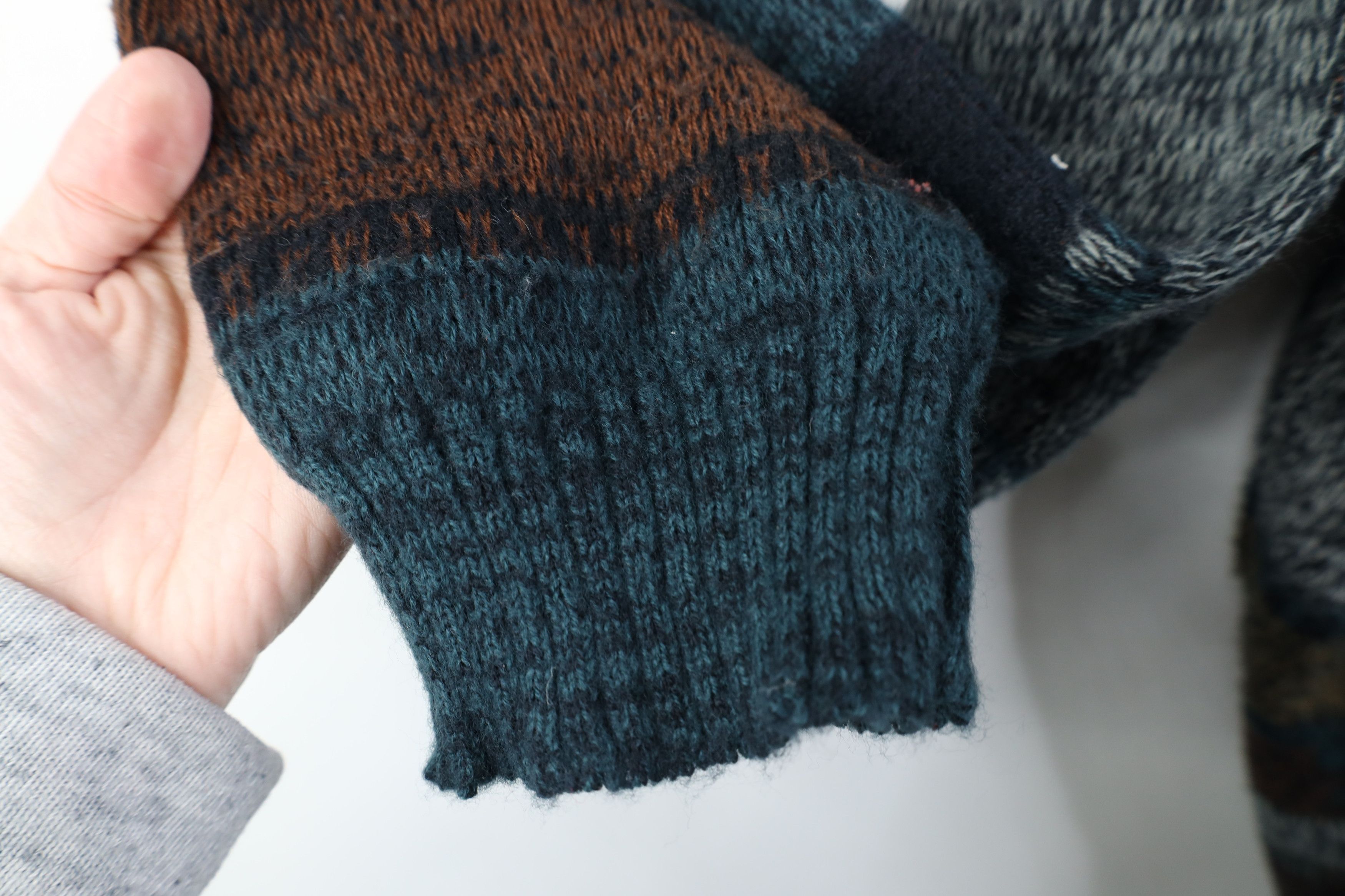 Vintage Vintage 90s Streetwear Knit V-Neck Sweater Earth Tone Size US XL / EU 56 / 4 - 6 Thumbnail