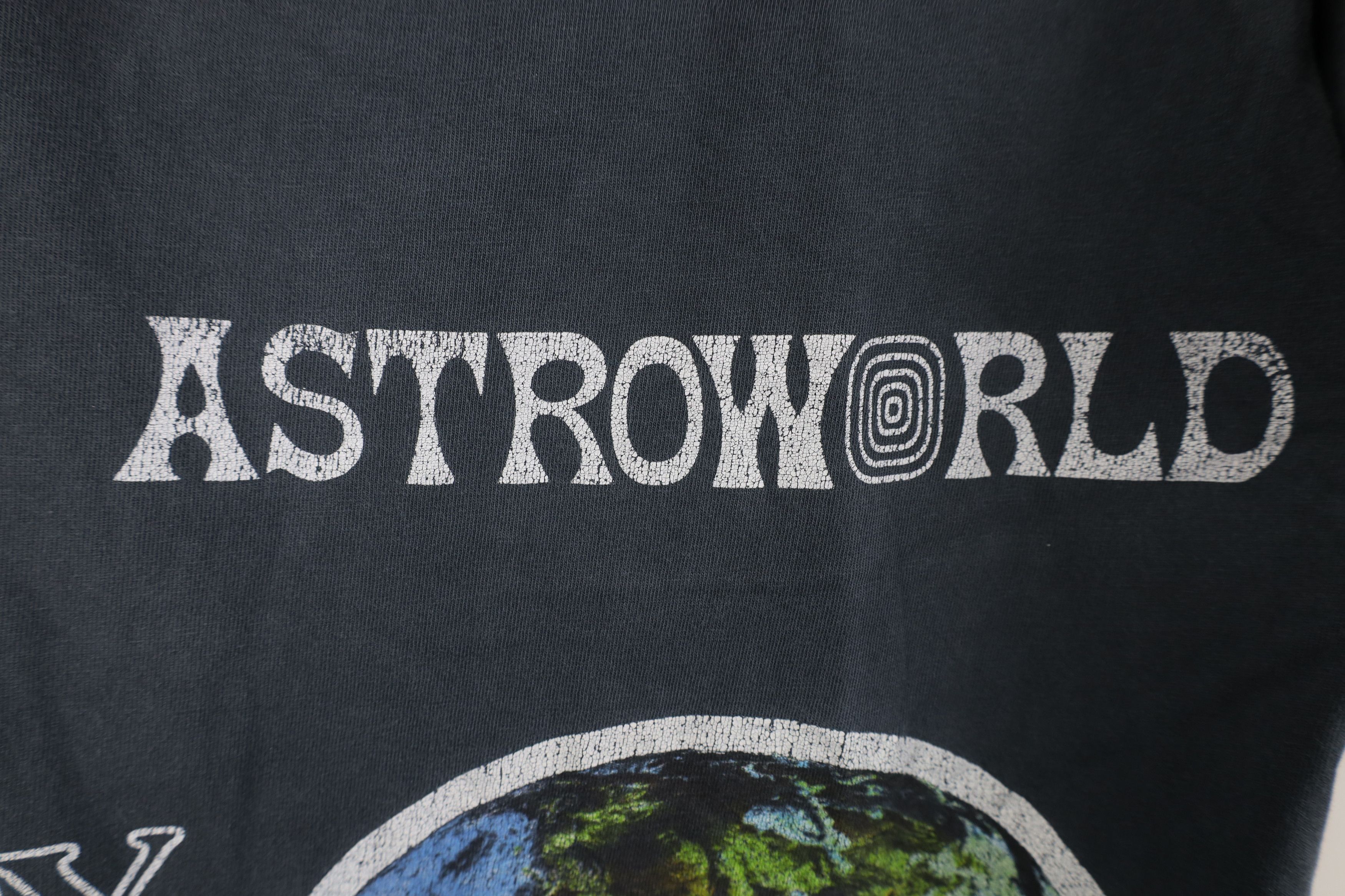 Vintage Astroworld Travis Scott Put On A Happy Face T-Shirt Gray Size US S / EU 44-46 / 1 - 4 Thumbnail