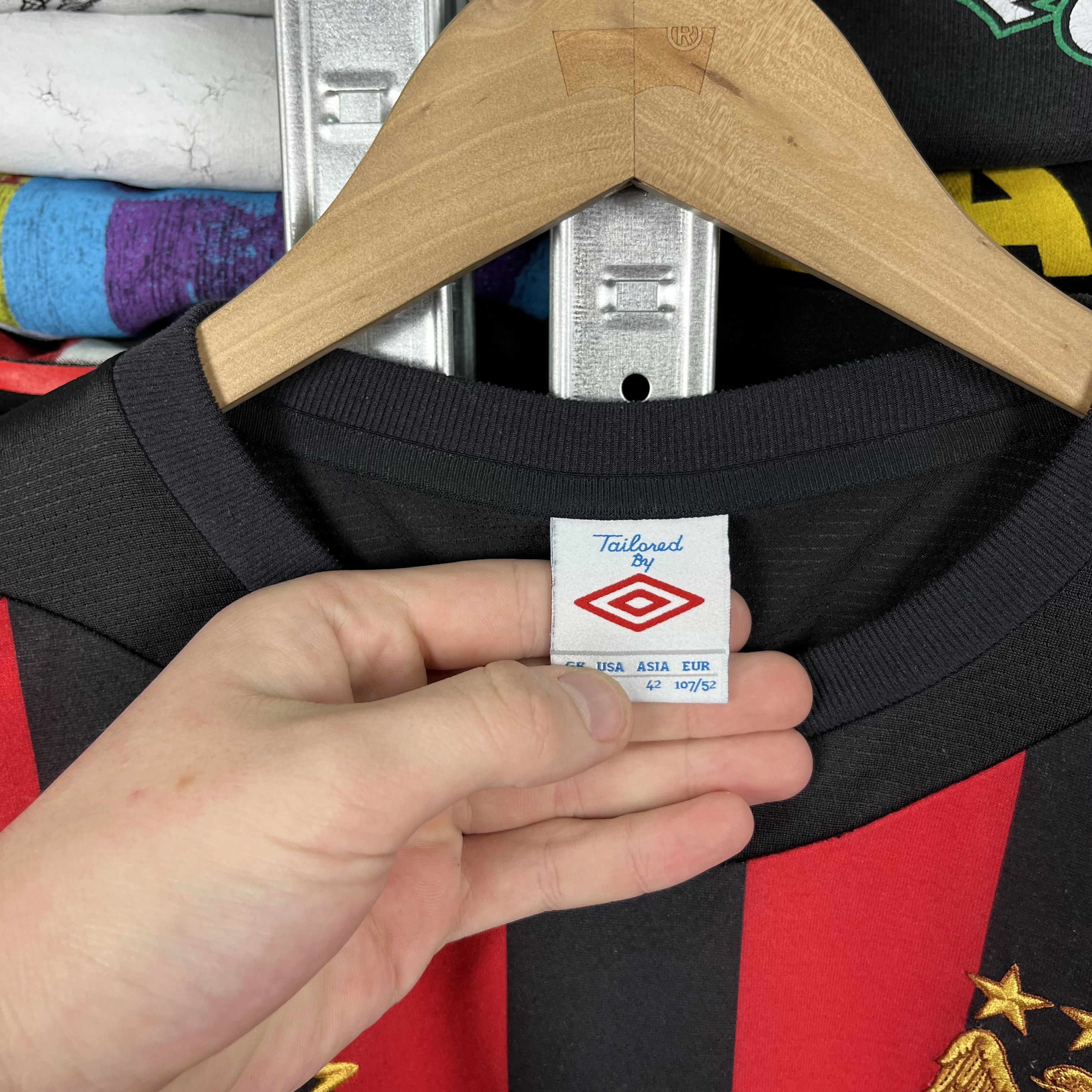 Umbro 2011/12 UMBRO MANCHESTER CITY AWAY SOCCER JERSEY SHIRT Size US M / EU 48-50 / 2 - 4 Thumbnail