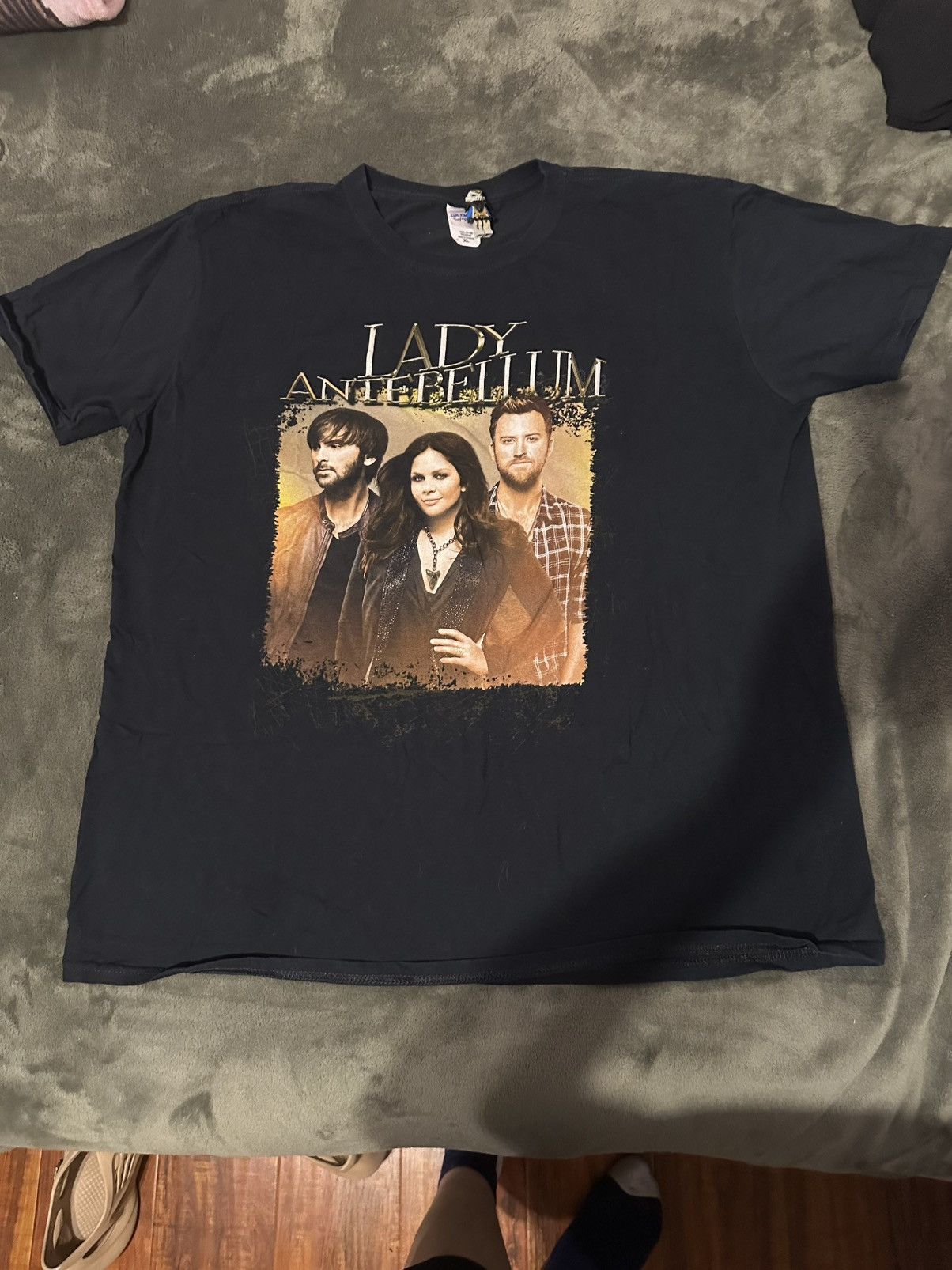 Band Tees Lady Antebellum Size US XL / EU 56 / 4 - 1 Thumbnail