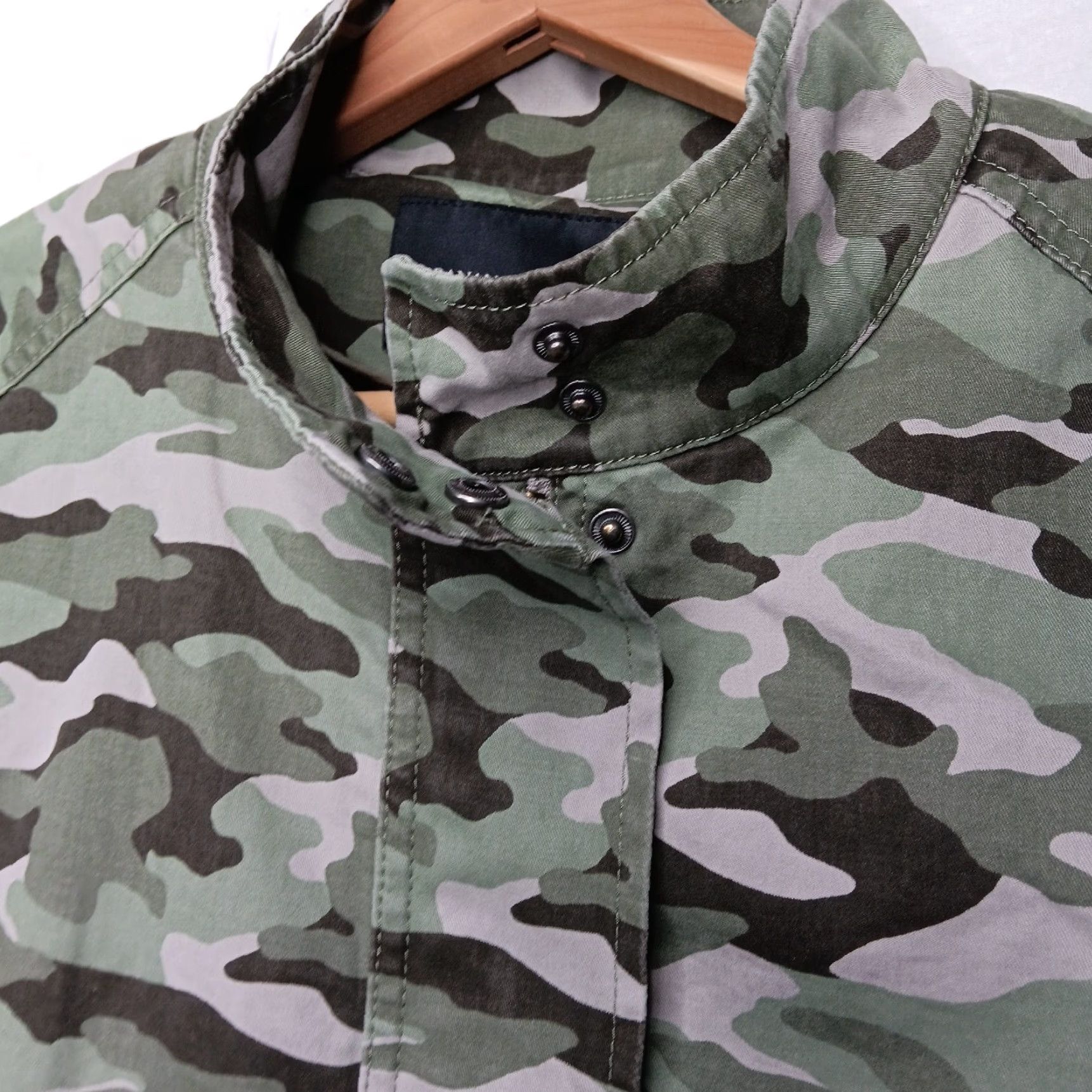 Banana Republic Banana Republic Women's XS Camouflage Utility Jacket Short Sleeve Tie Waist Green Fall Spring Summer Size XS / US 0-2 / IT 36-38 - 6 Thumbnail