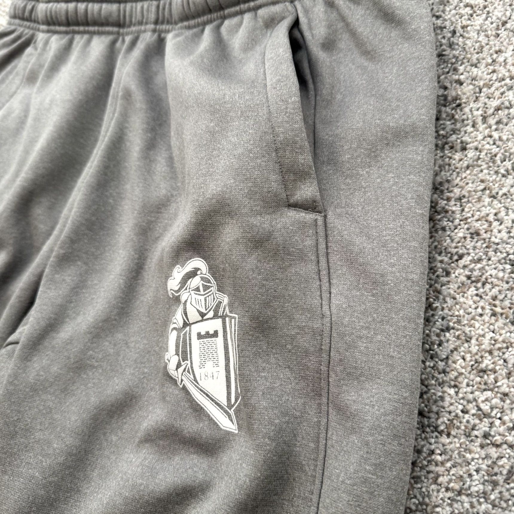 Under Armour Under Armour Sweatpants Mens Large Gray Athletic Joggers 1847 Knight Logo Drawstring Pants Regular XS? Size US 33 - 2 Thumbnail