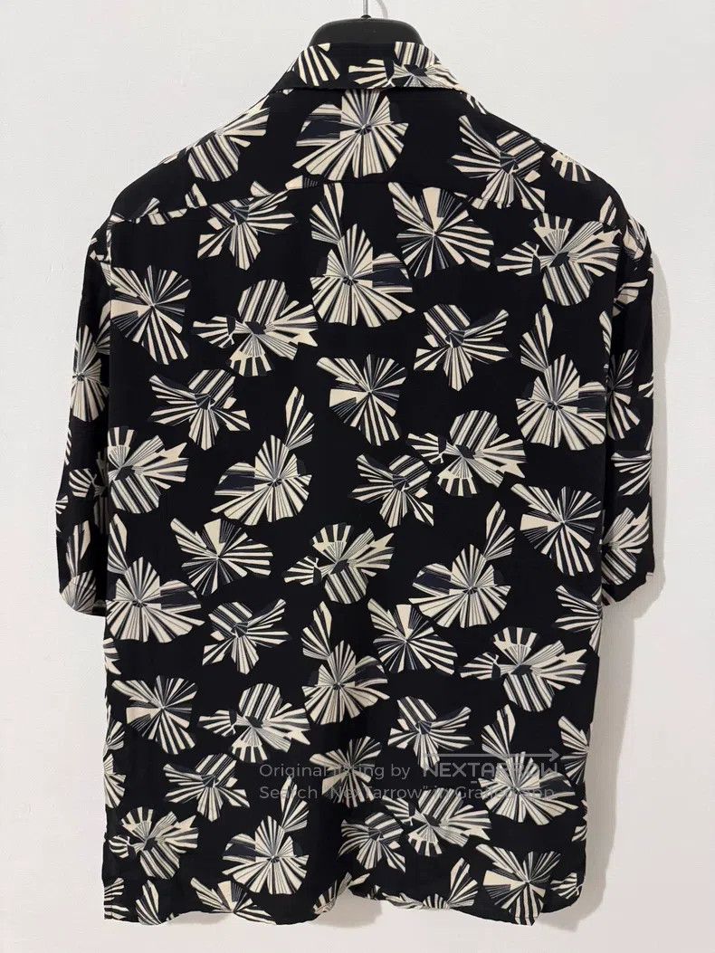 Saint Laurent Paris Saint Laurent Paris size 39 Silk Printed Origami Geometric Size US M / EU 48-50 / 2 - 2 Thumbnail