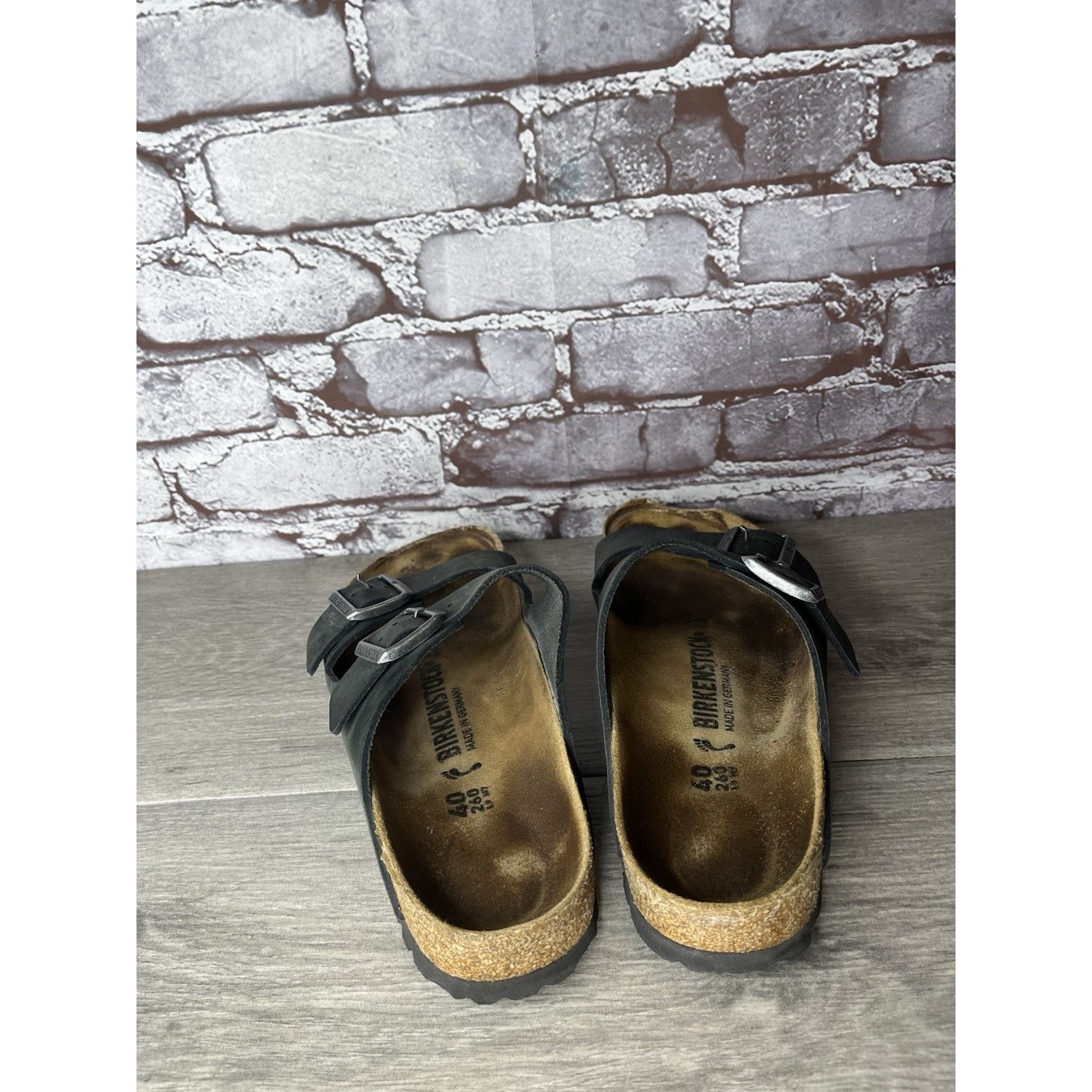 Birkenstock Birkenstock Arizona Black Leather Oiled Slides Sandals Women Size US 9 / IT 39 - 4 Thumbnail