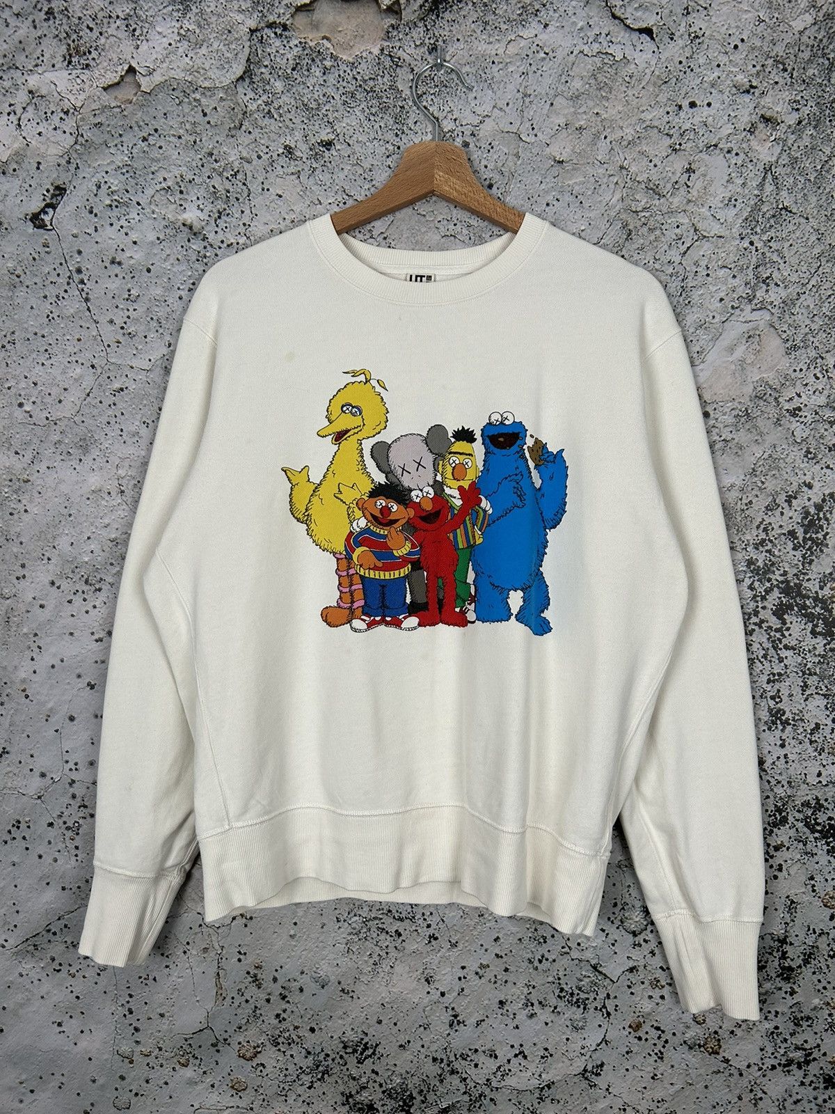 Kaws Kaws X Uniqlo Sesame Street Streetwear Crewneck Hype Size US S / EU 44-46 / 1 - 1 Thumbnail
