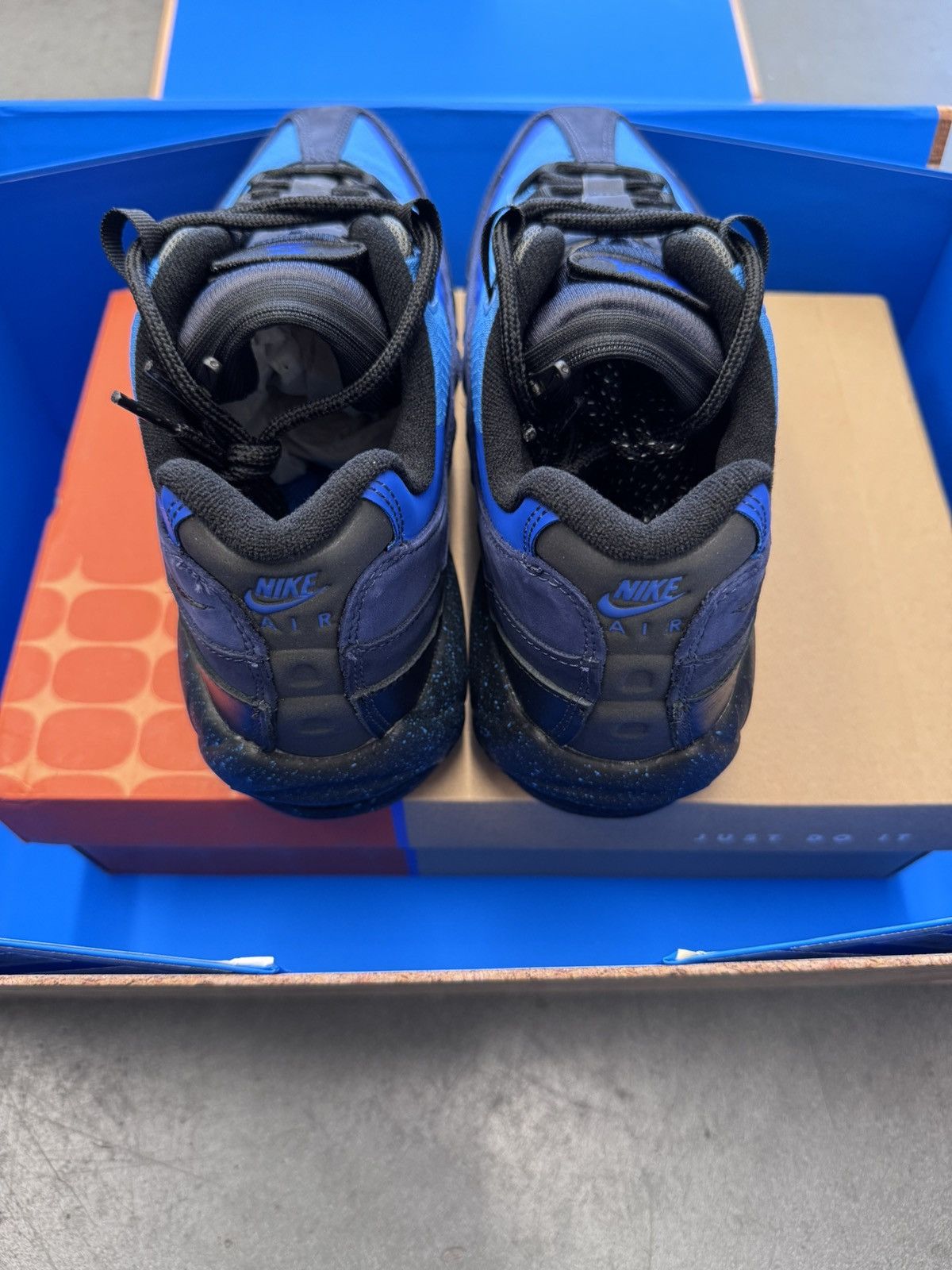 Nike 2024 Special Box Set Nike Air Max 95 + Air Force 1 Signed Size US 9.5 / EU 42-43 - 8 Thumbnail