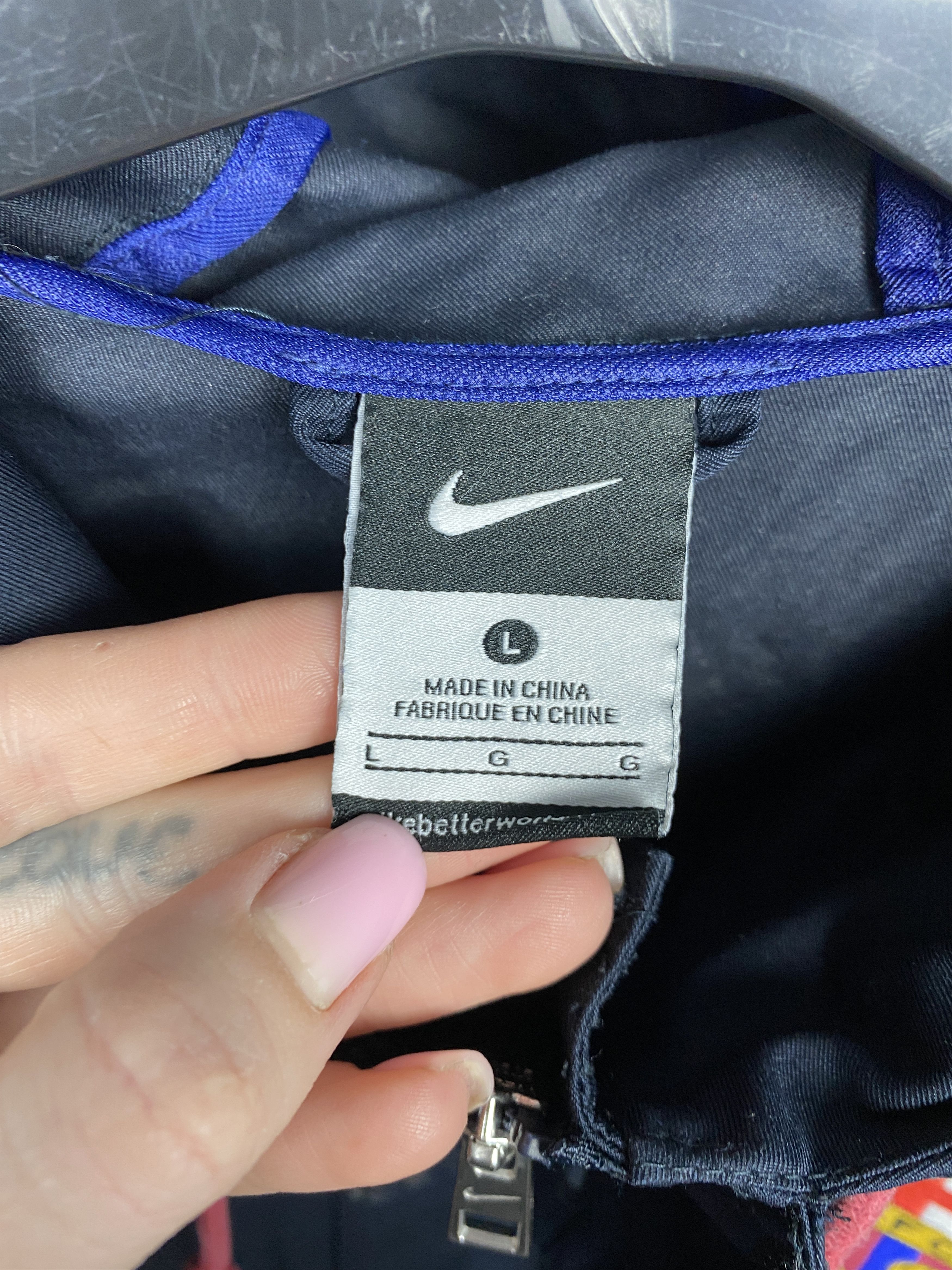 Nike Nike F.C. Barcelona Vintage Mens Football Jacket Size US L / EU 52-54 / 3 - 9 Thumbnail