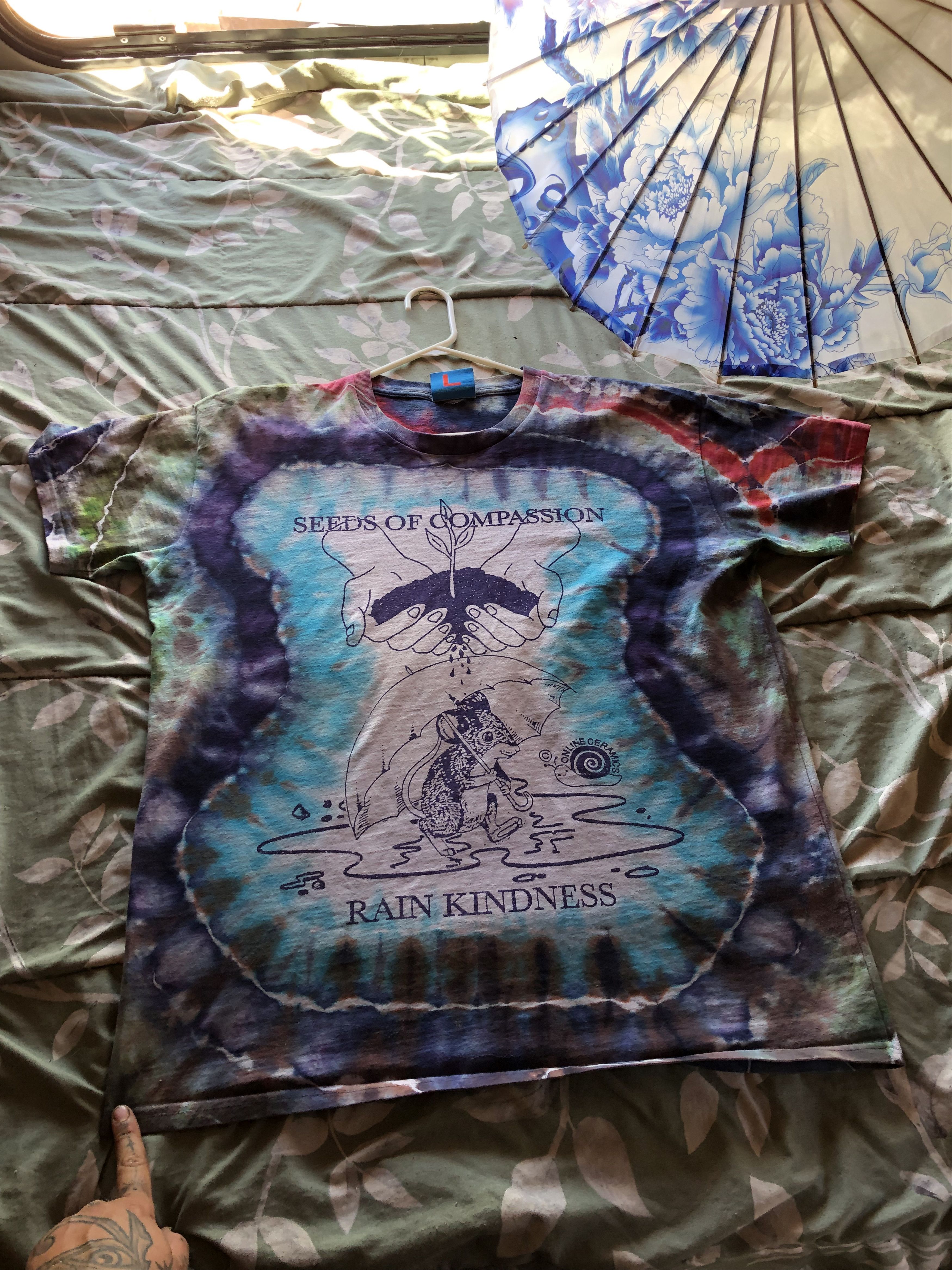 Online Ceramics Online Ceramics Seeds of Compassion Rain Kindness Tie Dye Size US L / EU 52-54 / 3 - 5 Thumbnail