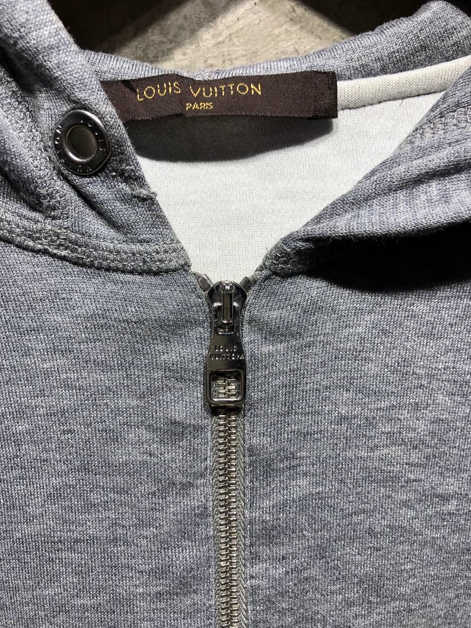 Louis Vuitton Louis Vuitton Gray Logo embossed Zip-up hoodie Size US M / EU 48-50 / 2 - 4 Thumbnail