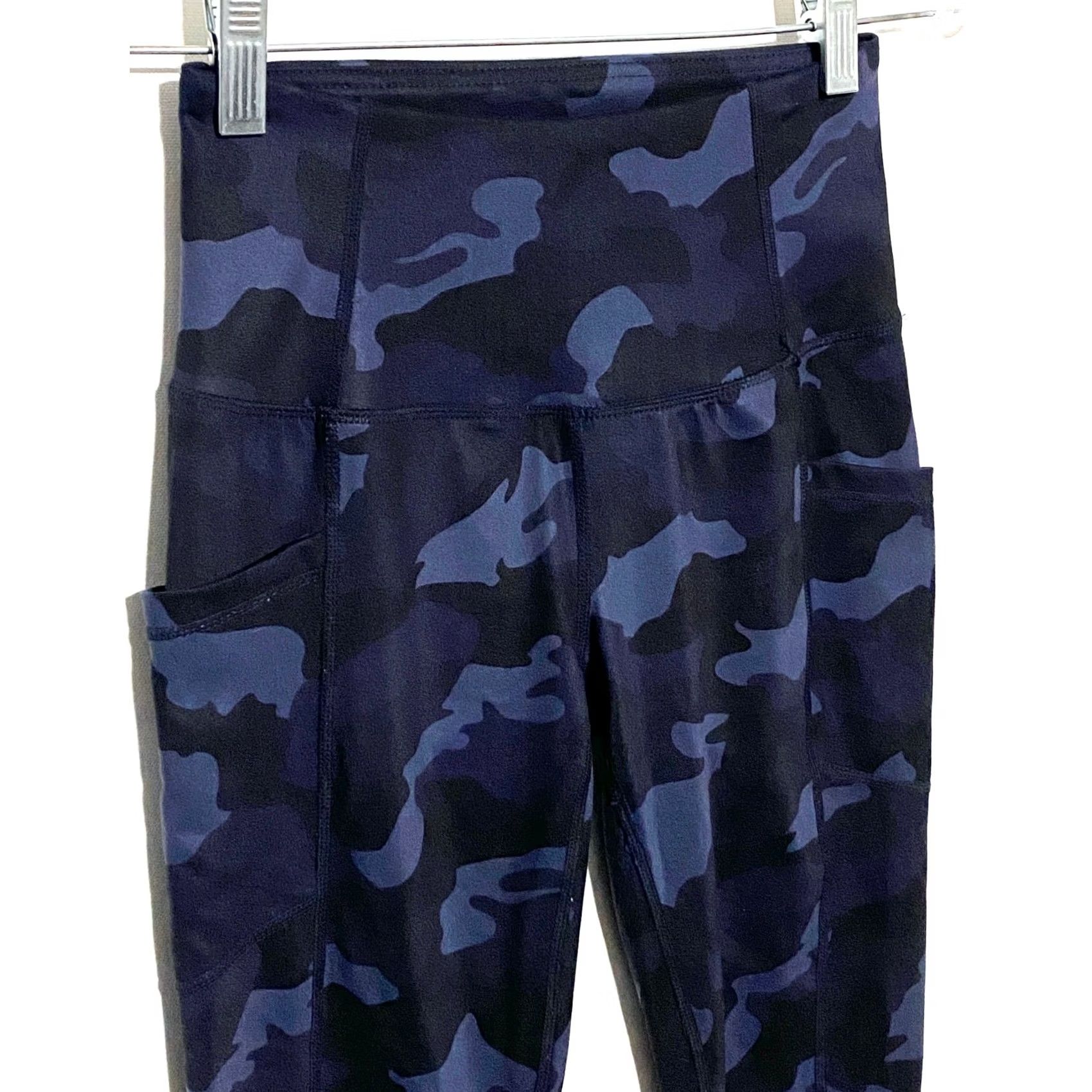 Vintage Yogalicious Lux Side Pocket 7/8 Ankle Leggings XS Camouflage Athleisure Yoga Gym Women XS Blue Camouflage 7/8 Inseam 24in Size 26" / US 2 / IT 38 - 3 Thumbnail