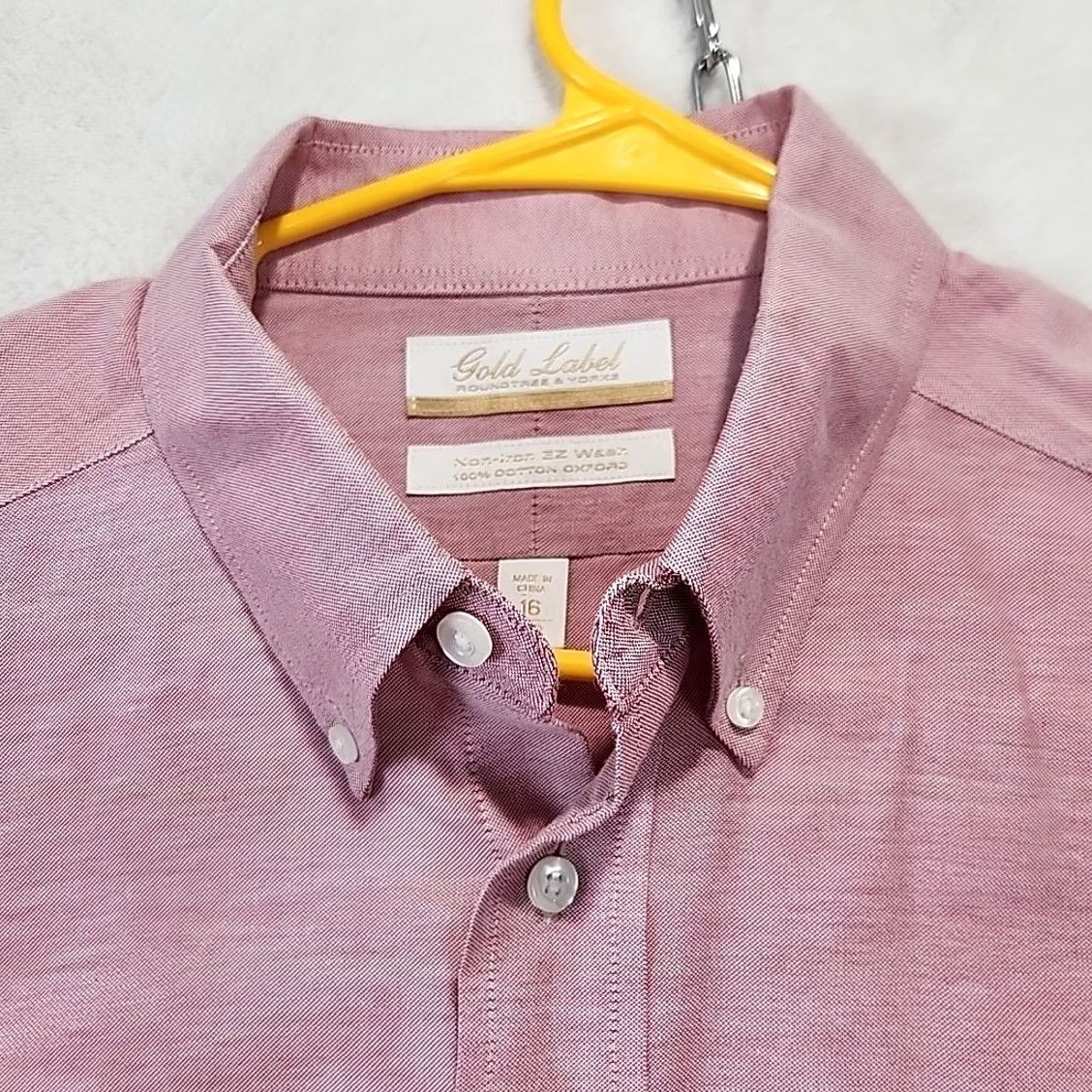Roundtree & Yorke VINTAGE Roundtree & Yorke Gold Label Dress Shirt Red Chambray 16 33 Long Sleeve Button-Down Non-Iron Regular Mens Size 42R - 2 Thumbnail