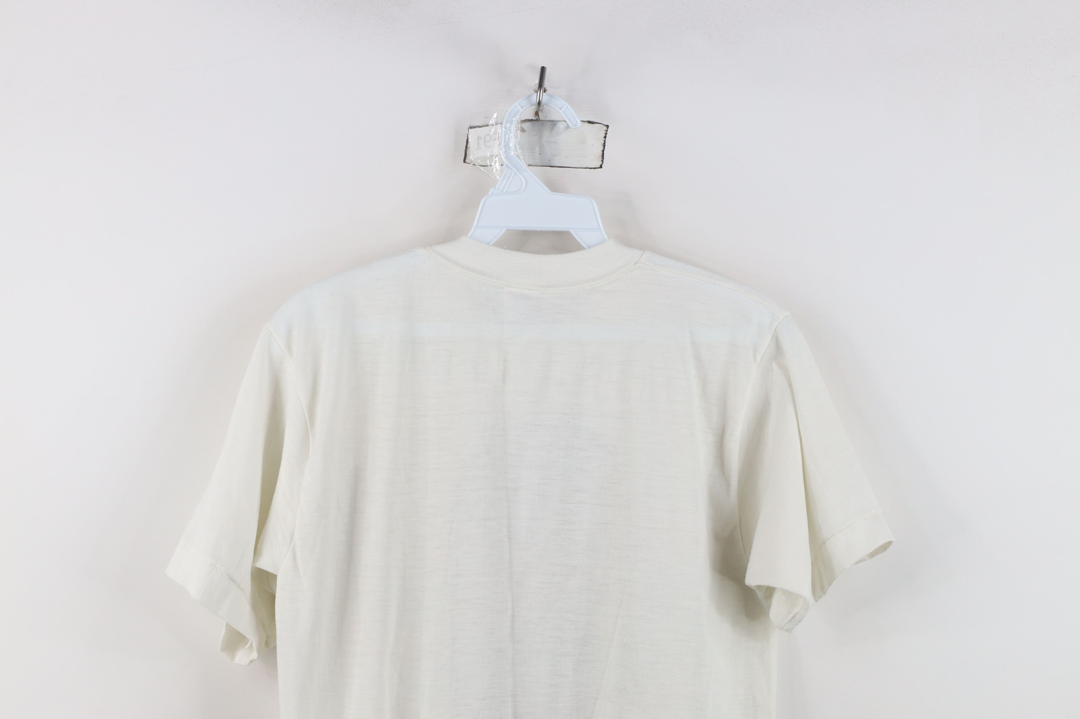 Vintage Vintage 70s Snow Country Snowflake Skiing T-Shirt White USA Size L / US 10 / IT 46 - 13 Thumbnail
