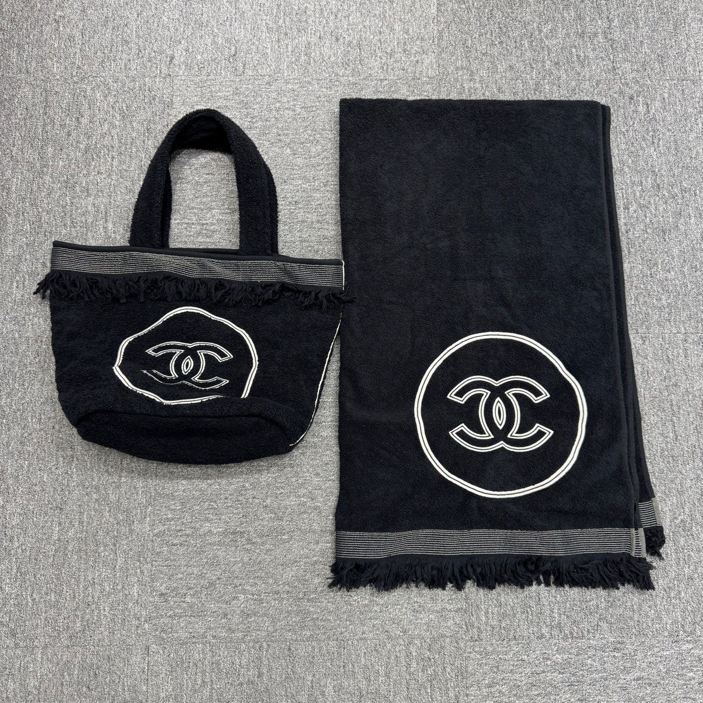 Chanel Chanel 3pc set blanket & beachbag 99N 31x17x35cm Size ONE SIZE - 1 Thumbnail