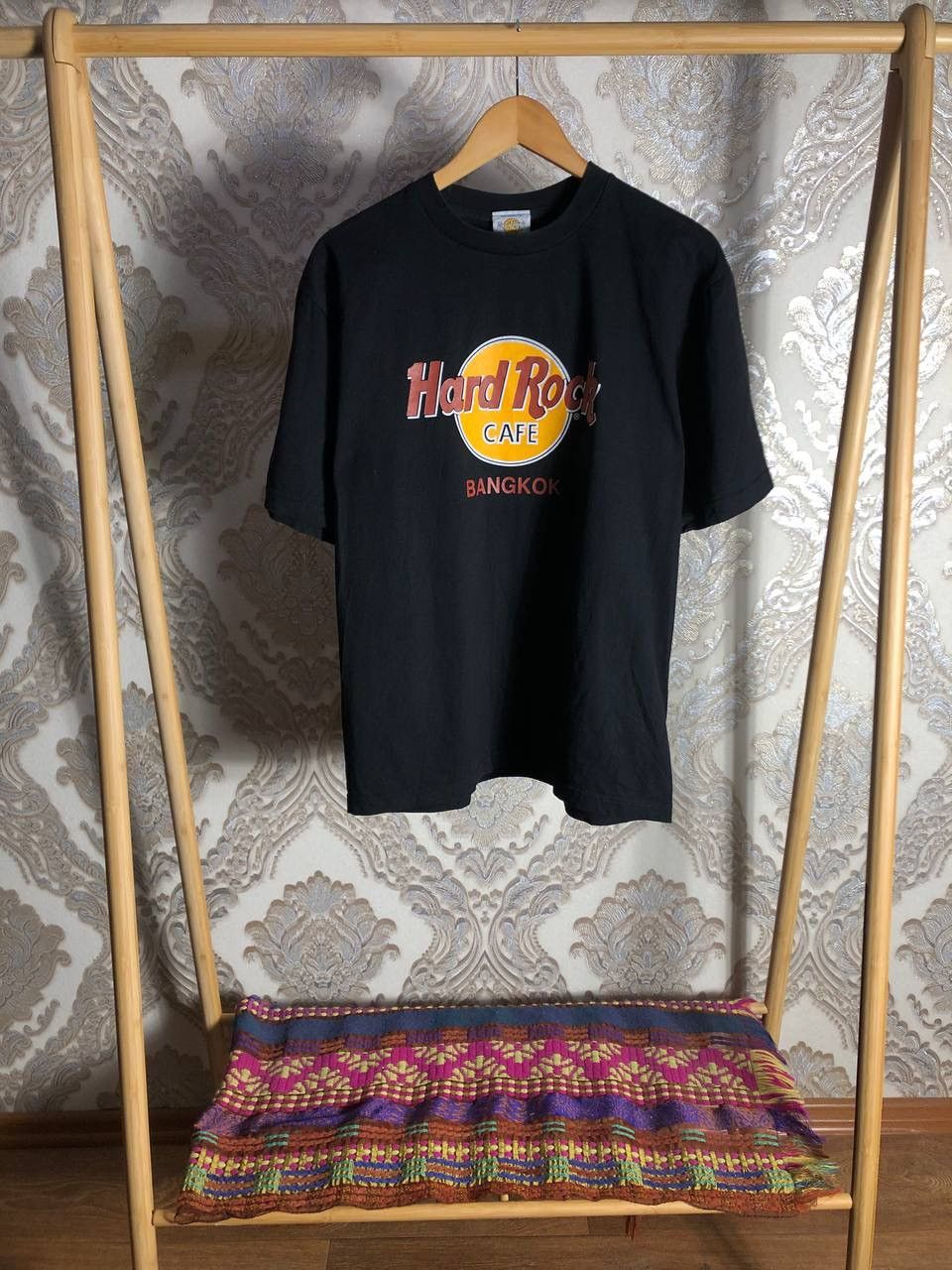 VERY RARE HARD ROCK CAFE BANGKOK BIG LOGO T-SHIRT Y2K 90s