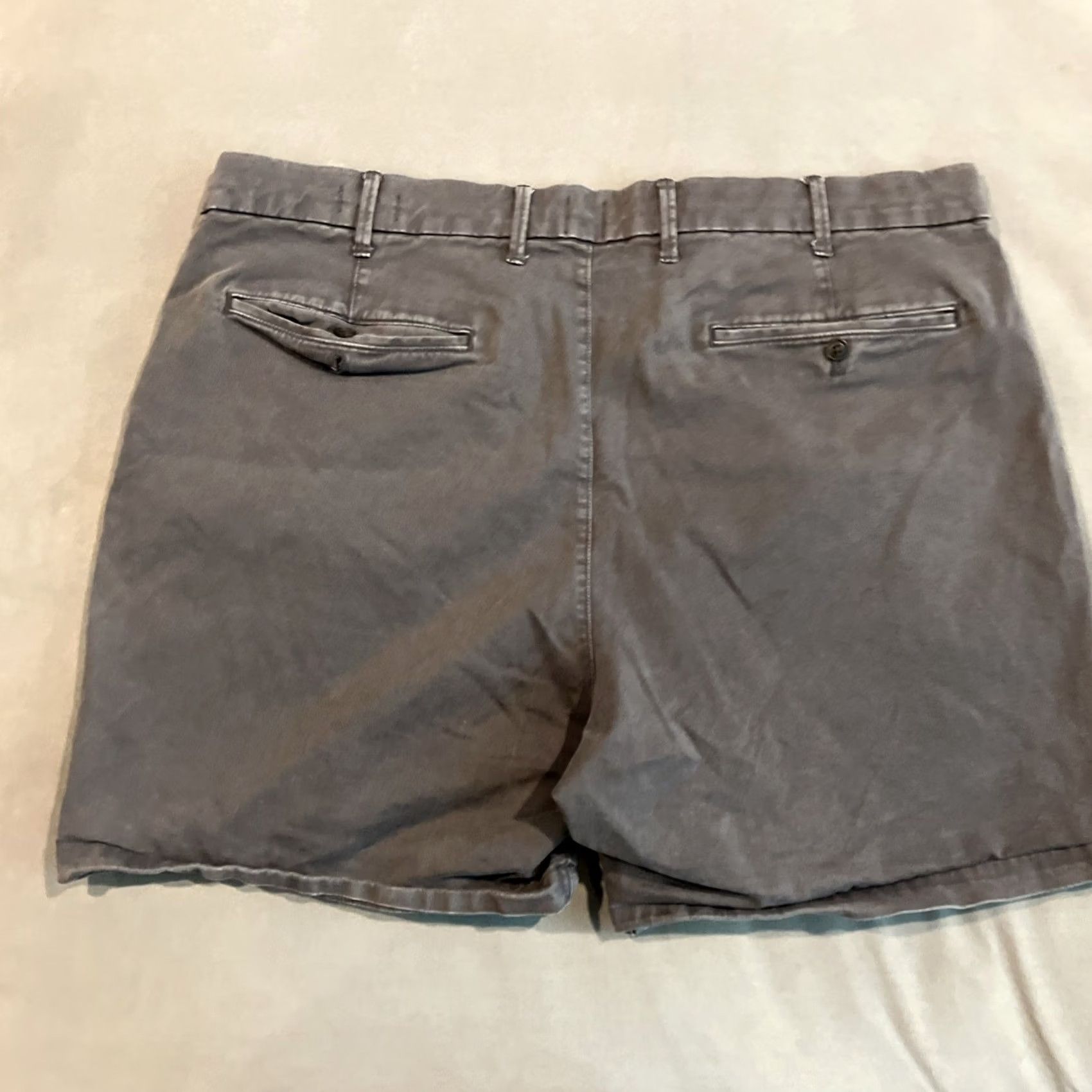 Gap GAP Chino Flat Front Shorts 40x7 Gun Metal Gray Mens 40 Inseam 7in Khaki Gray Front Flat Mens Size US 40 / EU 56 - 5 Thumbnail
