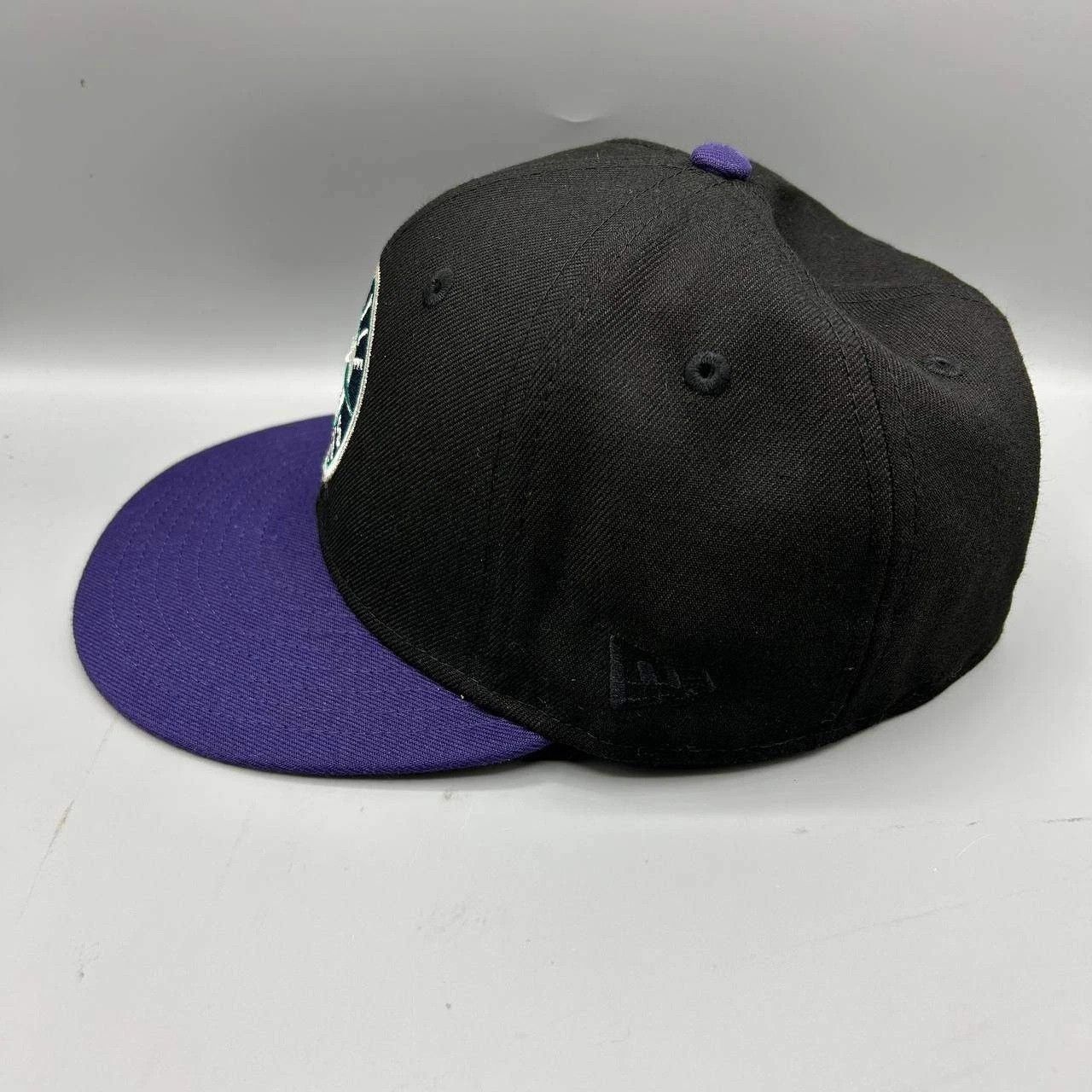 New Era Seattle Mariners Hat Men 7 1/4 Black Purple MLB Fitted Cap Size ONE SIZE - 7 Thumbnail