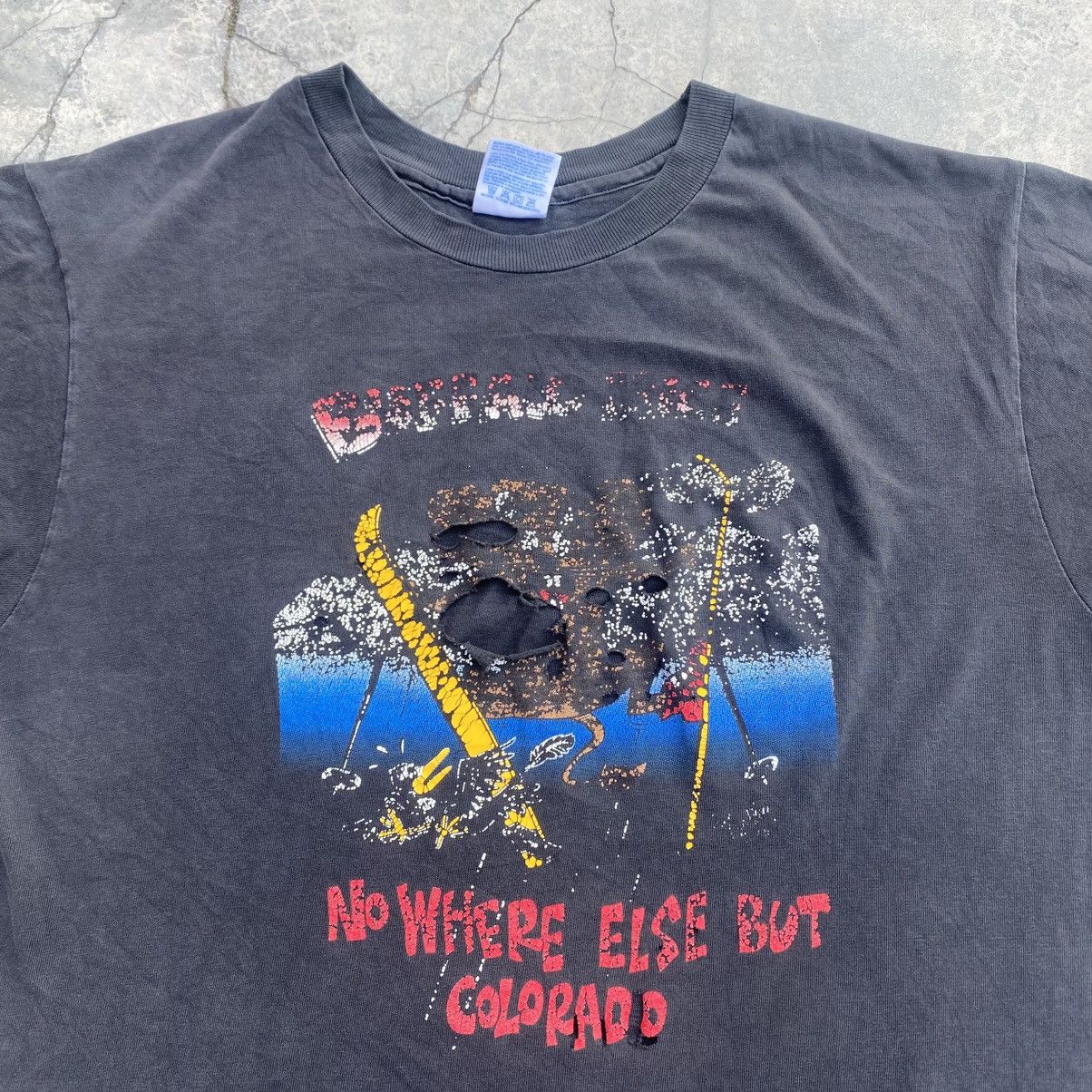 Rap Tees 1990s Distressed Colorado Ski tee Size US L / EU 52-54 / 3 - 1 Thumbnail