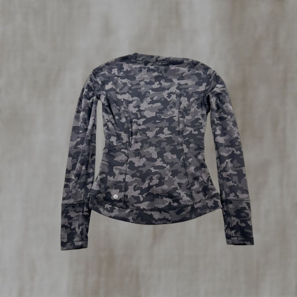 Lululemon Lululemon Womens 4 Camouflage Long Sleeve Pullover Crew Neck Gym & Training Activewear Shirt Size S / US 4 / IT 40 - 1 Thumbnail