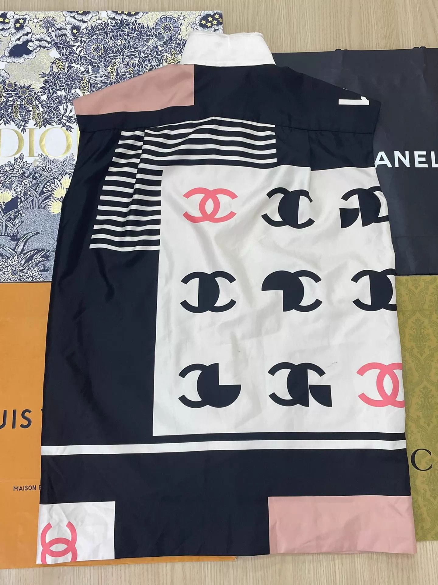 Chanel Chanel Color Blocked Logo Sleeveless Silk Shirt Size XS / US 0-2 / IT 36-38 - 3 Thumbnail