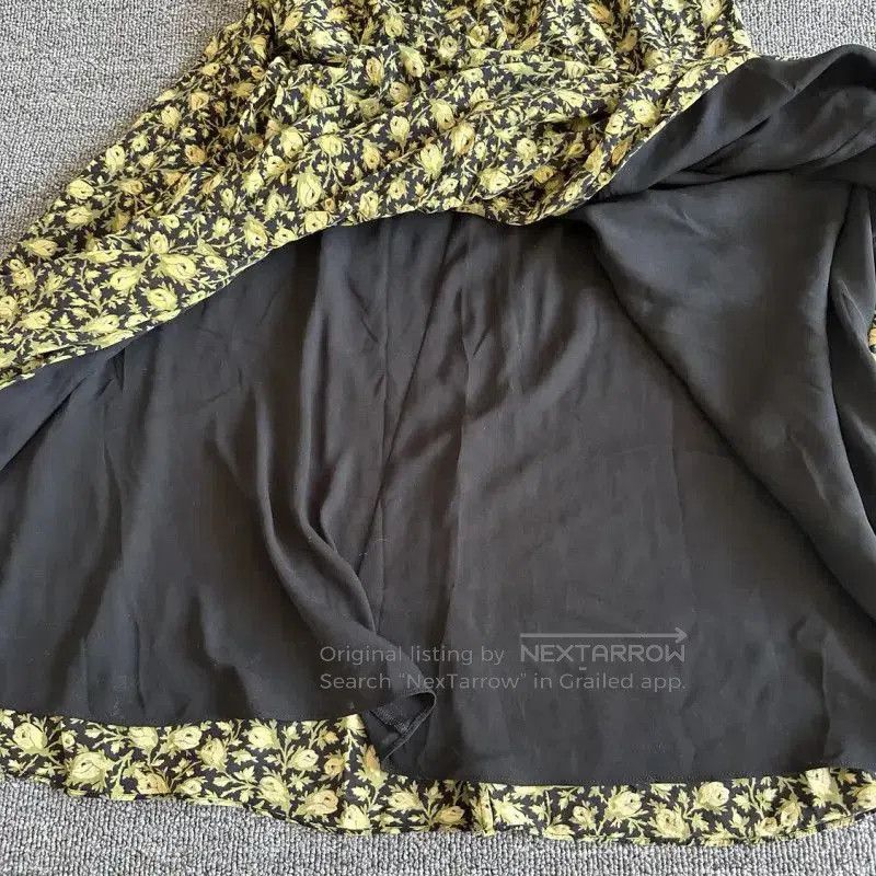 Burberry Burberry Yellow Silk Floral Midi Skirt. Size 22" - 7 Thumbnail