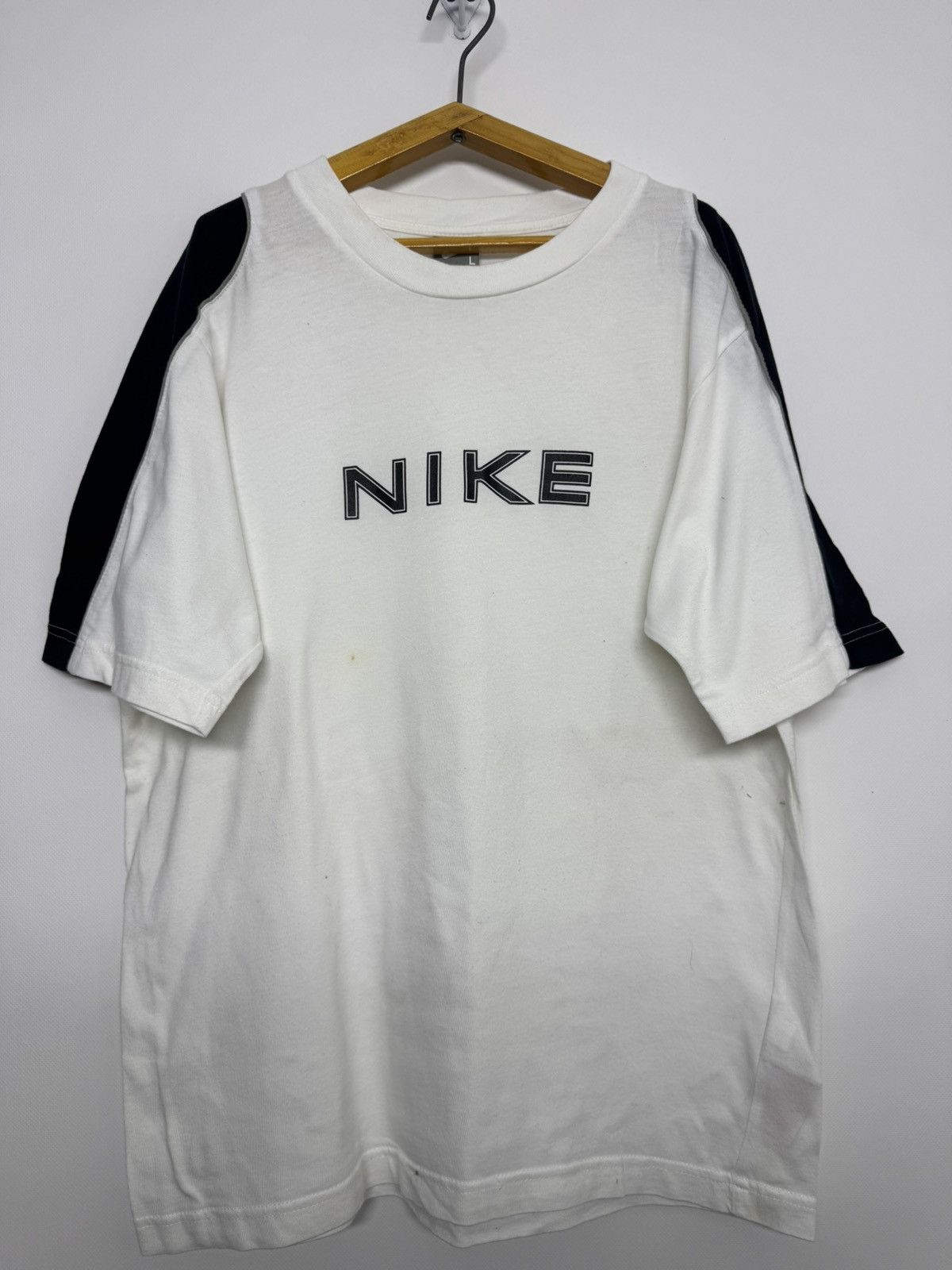 Nike Vintage Y2k Nike Big Logo Swoosh T-Shirt Size US L / EU 52-54 / 3 - 1 Thumbnail