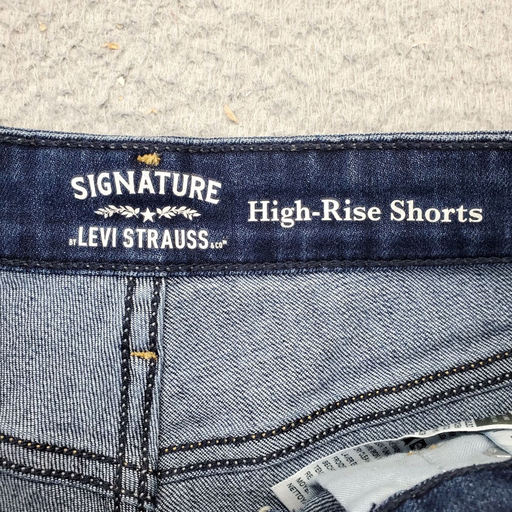 Levi's Levi's Womens Blue Denim Stretch Jean Shorts High Rise Cuffed Hem Whiskered 2 Size 26" / US 2 / IT 38 - 6 Thumbnail