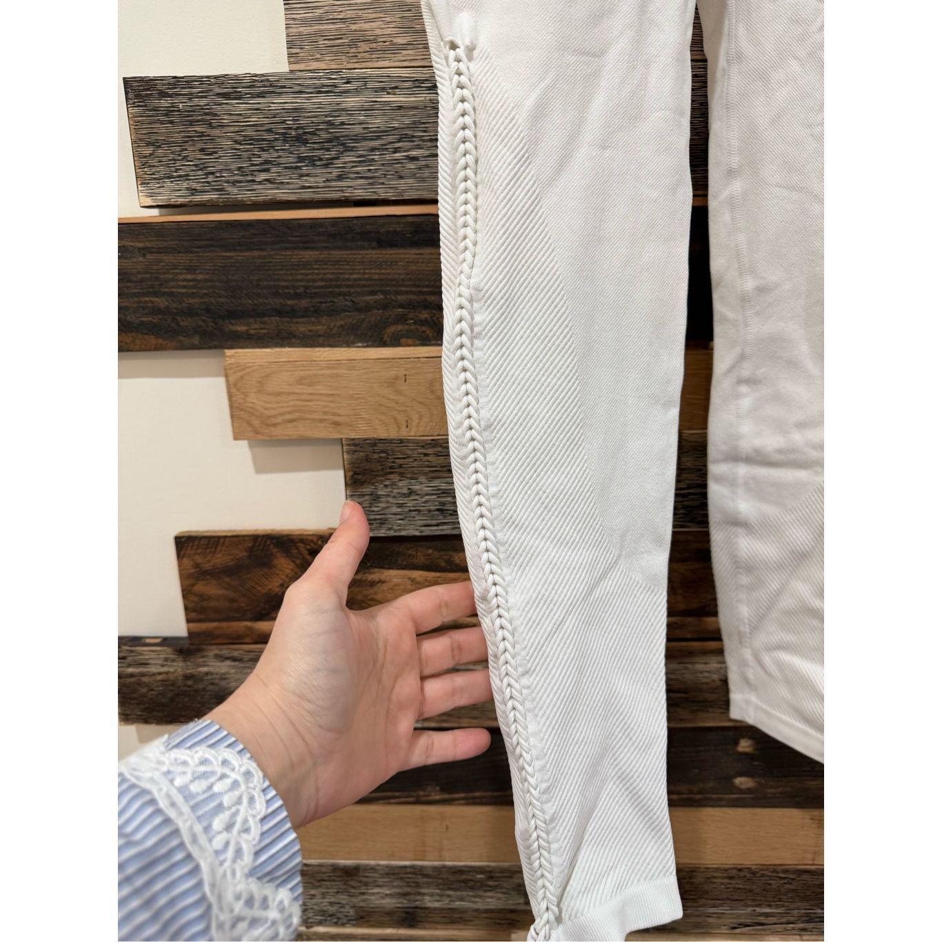 Other Offline by Aerie white textured leggings sz Medium Size 28" / US 6 / IT 42 - 3 Thumbnail