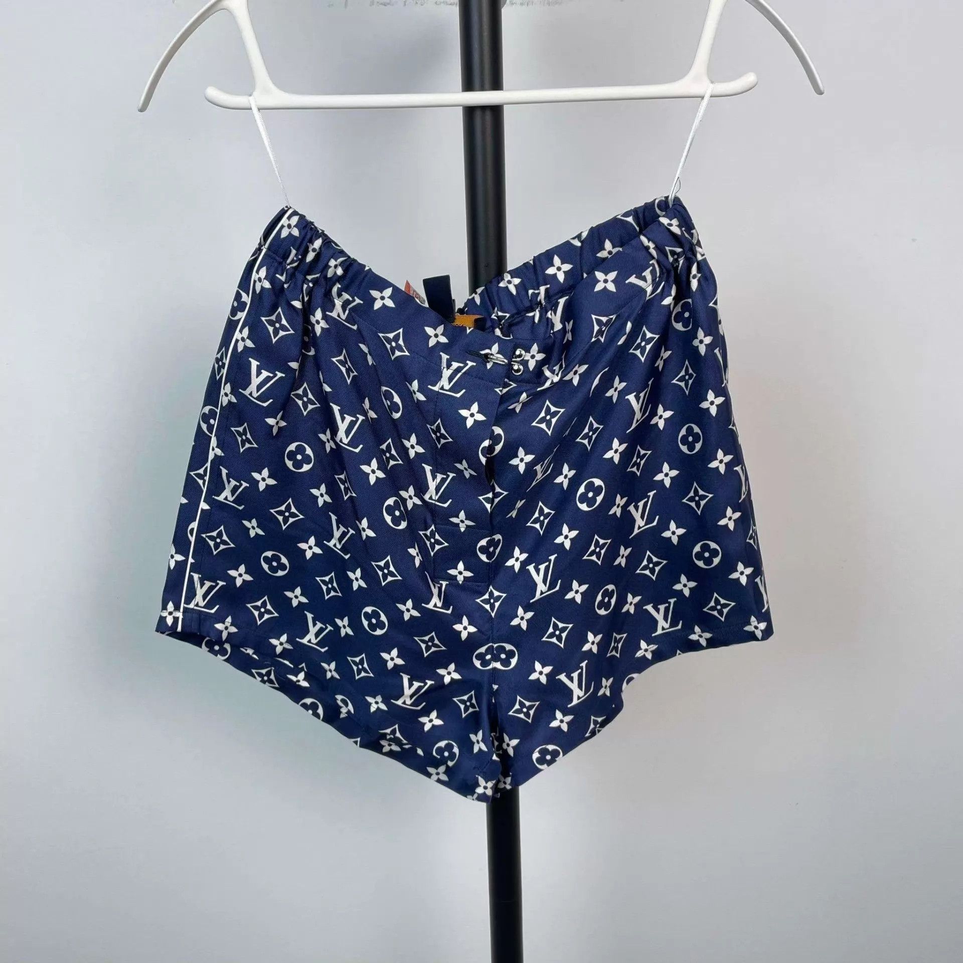 Louis Vuitton LV Monogram Silk Blue 34 Shorts Size US 34 / EU 50 - 1 Thumbnail