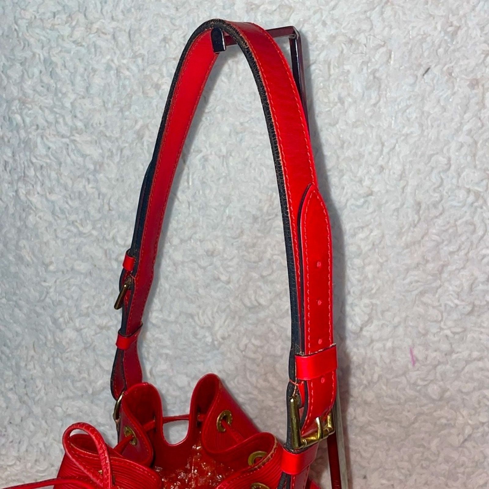 Louis Vuitton Louis Vuitton Petite Noe Red Epi Bucket Bag Size ONE SIZE - 8 Thumbnail