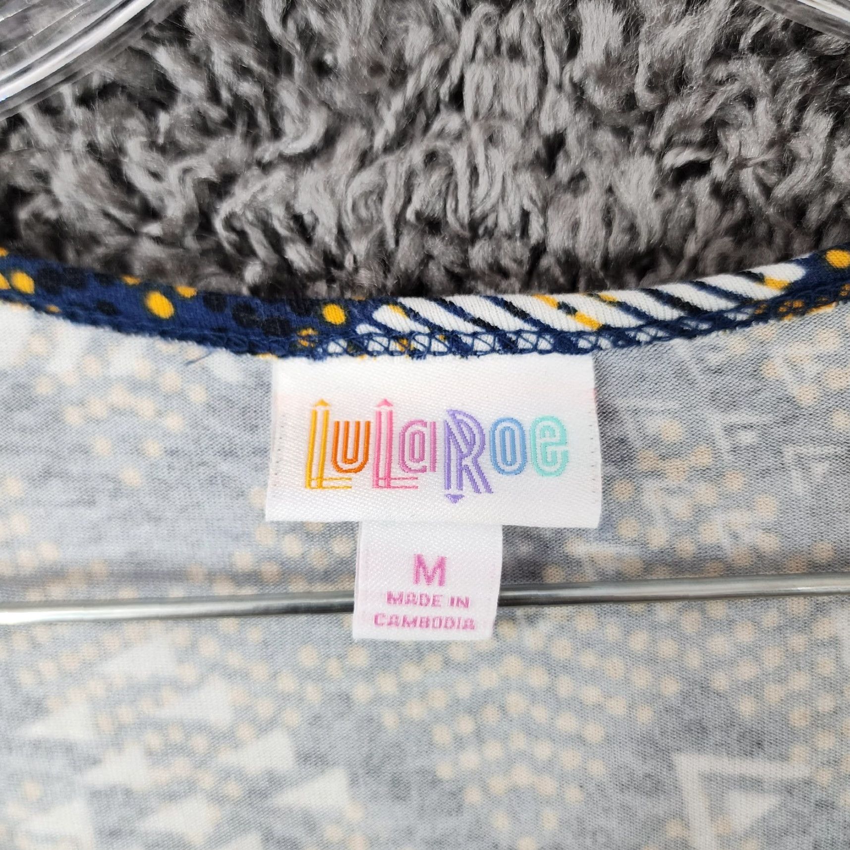 Vintage VINTAGE LuLaRoe Blue Yellow Patterned Blouse Shirt Women Size M Short Sleeve Medium Size M / US 6-8 / IT 42-44 - 4 Thumbnail