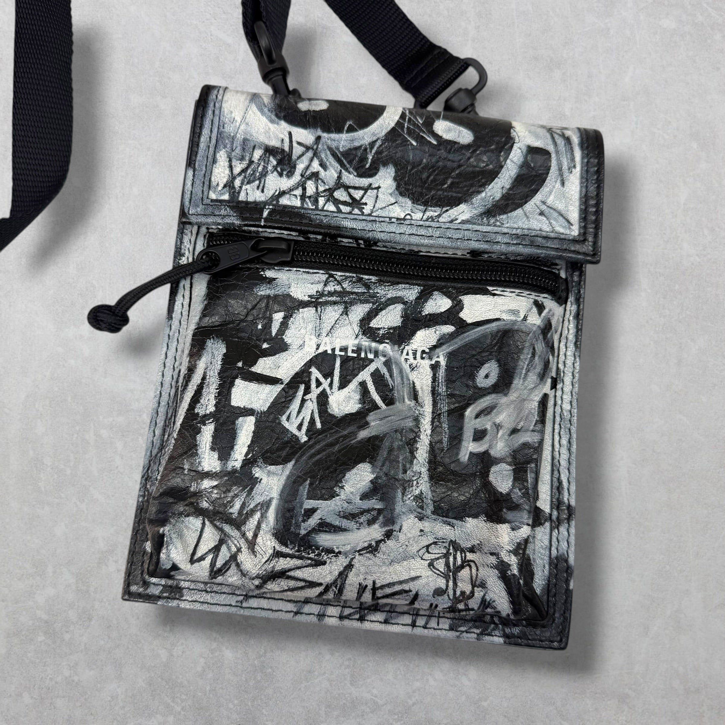 Balenciaga Balenciaga Agneau Arena Graffiti All Over Small Pouch Size ONE SIZE - 2 Thumbnail