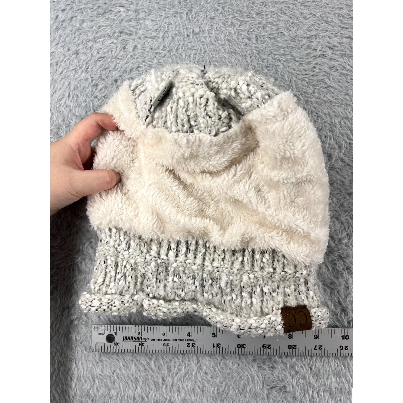 Vintage C.C Exclusives Beanie Toque Womens One Size Gray White Knit 100% Polyester Logo Pom Beanie Size ONE SIZE - 6 Thumbnail