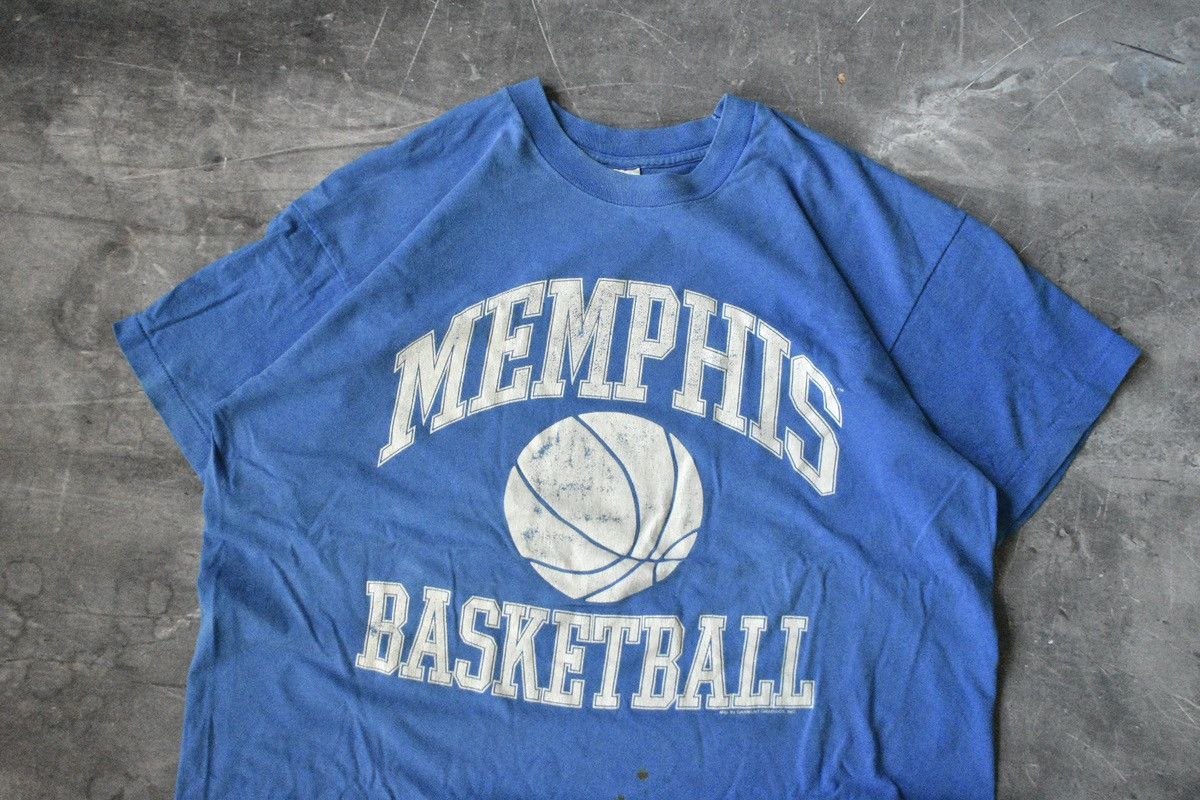 NCAA × Vintage Vintage 90s Memphis Basketball T-Shirt (XXL) Size US XXL / EU 58 / 5 - 3 Thumbnail