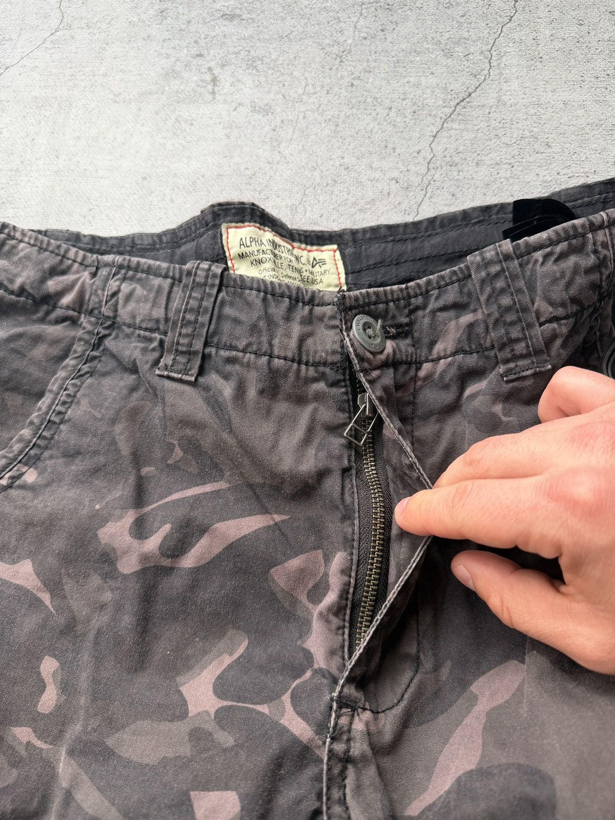 Alpha Industries 📌Vintage Alpha Industries shorts cargo men’s Y2K carhartt Size US 32 / EU 48 - 7 Thumbnail