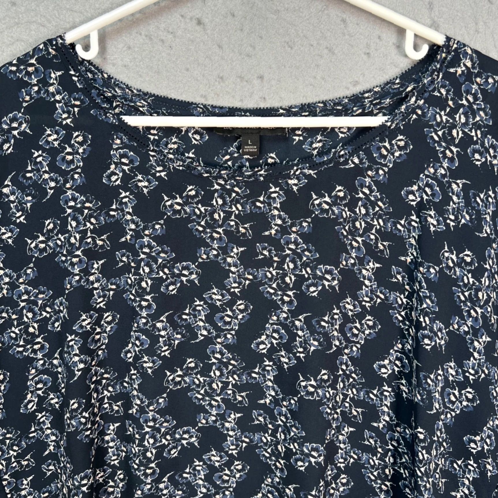 Banana Republic Banana Republic Womens Large Floral Navy Blue Short Sleeve Blouse Shirt Size L / US 10 / IT 46 - 5 Thumbnail