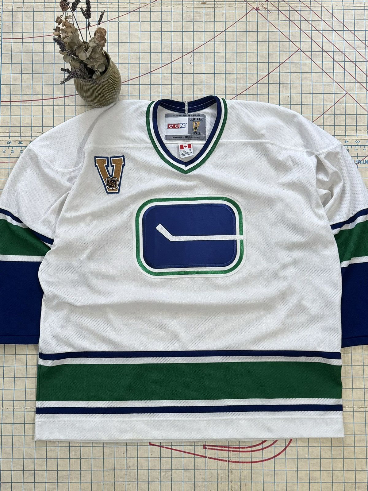 Hotsell M/M Vancouver Canucks CCM White Jersey