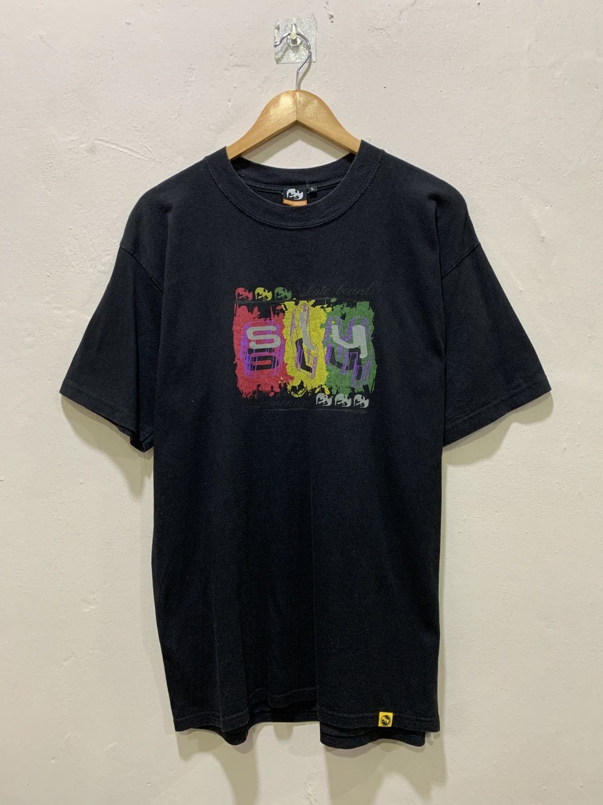 Vintage Vintage SLY SKATEBOARD Glow In The Dark Tee Size US L / EU 52-54 / 3 - 1 Thumbnail