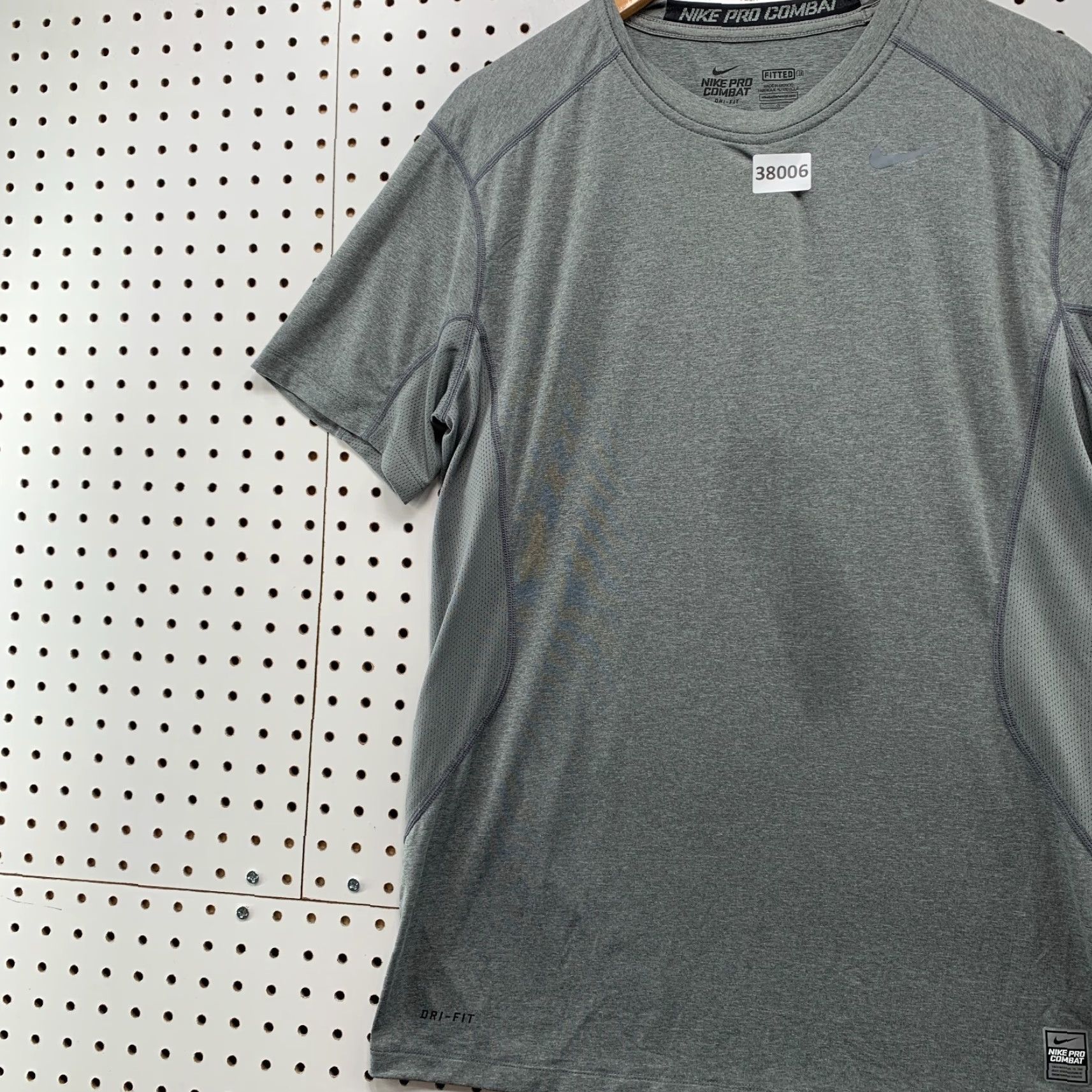 Nike Nike Pro Combat Active Shirt Mens Large Gray Fitted Short Sleeve Crew Neck T-Shirt Compression Athletic 20.5x29 Size US L / EU 52-54 / 3 - 3 Thumbnail